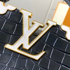 【广州货顶级原版】M86154 本款Capucines BB手袋为 Monogram 鳄鱼纹拼尖花和装饰 【广州货顶级原版】M86154 本款Capucines BB手袋为 Monogram 鳄鱼纹拼尖花和装饰