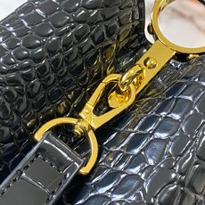【广州货顶级原版】M86154 本款Capucines BB手袋为 Monogram 鳄鱼纹拼尖花和装饰 【广州货顶级原版】M86154 本款Capucines BB手袋为 Monogram 鳄鱼纹拼尖花和装饰