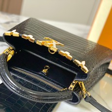 【广州货顶级原版】M86154 本款Capucines BB手袋为 Monogram 鳄鱼纹拼尖花和装饰 【广州货顶级原版】M86154 本款Capucines BB手袋为 Monogram 鳄鱼纹拼尖花和装饰