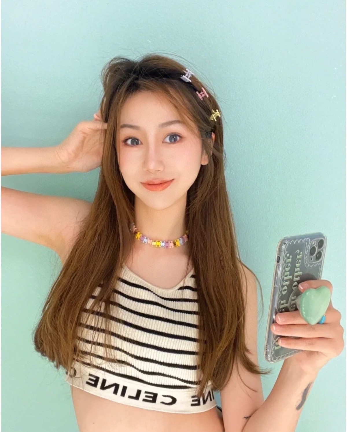 【】一套 、Celine 赛琳发夹 ™ 一直是简约时尚界的标杆大胆的设计 百看不厌▪️搭配起来更Fash