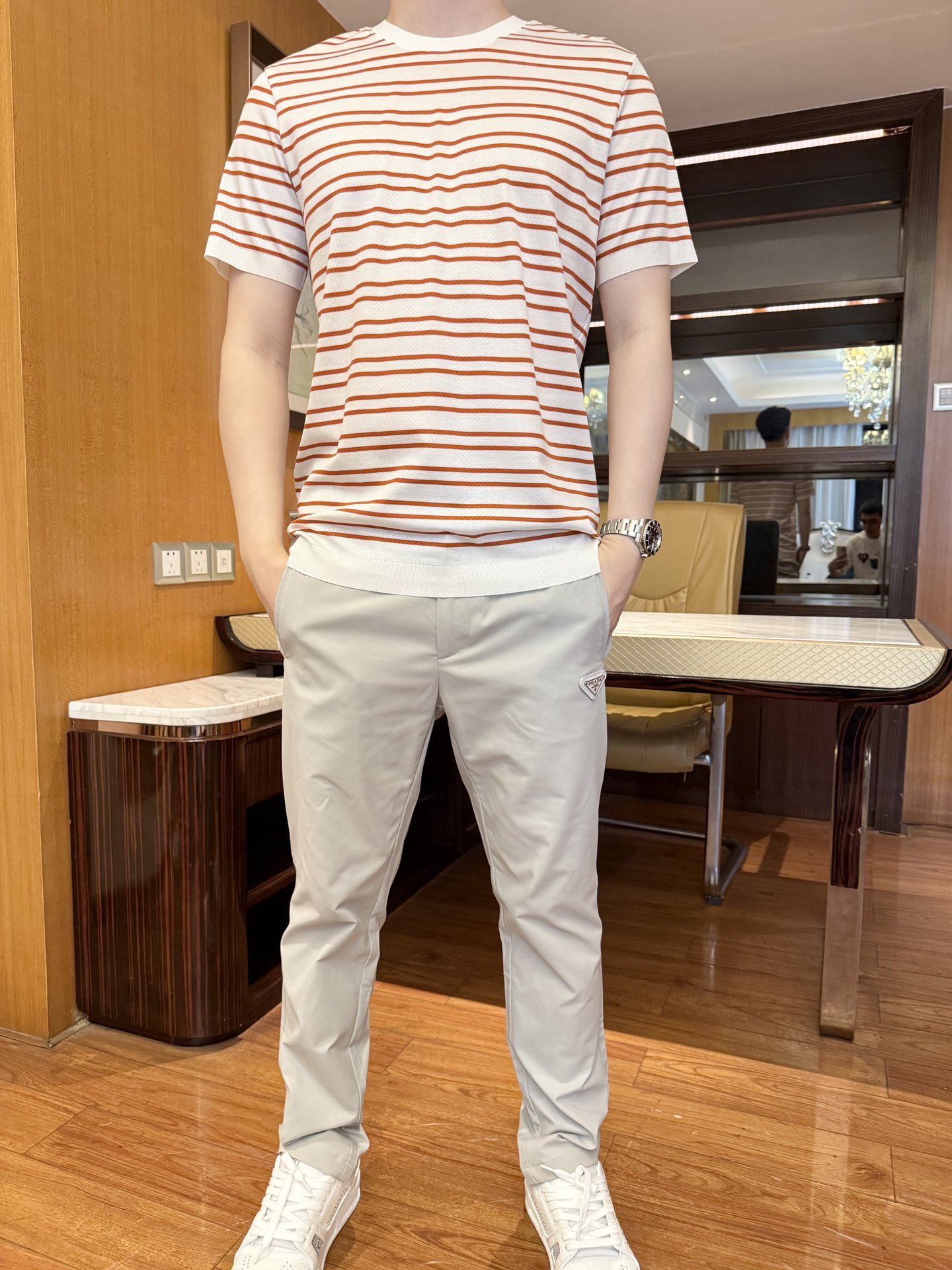 NO:453661,Jenia-2025 counter latest hot T-shirt shipment, hot-selling items in European and American counters!  Selected Italian imported fine cotton fabrics with the latest design, exquisite color-blocking striped design highlights fashion, the upper body effect can be seen. Number of codes 48-56 (model 180/140 wears 50, with Hong Kong Lane Crawford gift box packaging), zegna,tees, t-shirt, alexander wang19860909杰尼亚-2025专柜最新爆款T恤出货 欧美专柜热销单品！精选意大利进口精棉面料搭配最新的设计,精致的拼色条纹设计彰显时尚 上身效果看得见.码数48-56（模特180/140穿50,配香港连卡佛礼盒包装）,,zegna,tees，t-shirt,alexander wang,Men's clothing