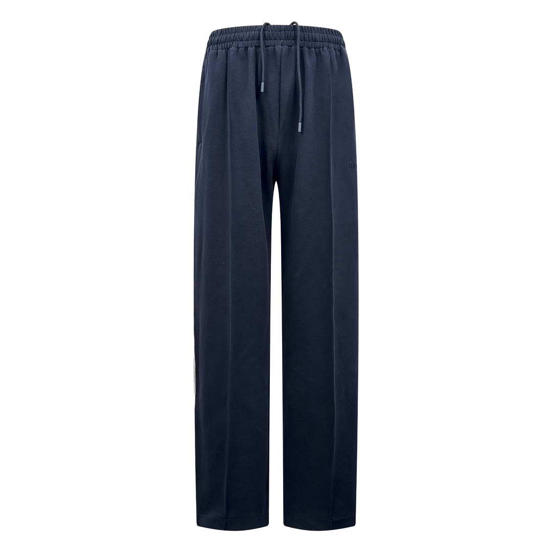 NO:455270,.Gucci embossed logo trousers Custom-made dyed navy blue luxury soft velvet jersey fabric Gentle soft and soft Comfortable skin Focus with deep navy blue as the main tone Calm and atmospheric Iconic Gucci logo is delicate and low-key and powerful The carefully outlined white lace piping is the finishing touch to achieve perfect visual balance in harmony The layout design gives the body a space for free stretching Simple without losing style Set elegant collection Describe the luxury style Craft 1 Steel embossing Preferential customization of the original GUCCI steel mold Emboss the shape of the mold to the surface of the material through physical action, causing plastic deformation of the material surface High fineness Strong three-dimensionality Craft 2: Bordered master belt piping Priority cut out white lace strips of original size Premium treatment and aligning the piping strips with the edges of the main fabric Sew piping  Folding piping to create a neat piping effect Ensure firmness and increase aesthetics Craft 3: The fabric is washed, with better texture, not easy to deform, not easy to shrink, not easy to fade, maintain long-term beauty Auxiliary materials Customized 1:1 Gucci Platinum Zipper Customized 1:1 Gucci Clock Customized 1:1 Gucci trademark Size Loose style S M L XL Exclusive, gucci, alexander wang19860909.Gucci 压纹标识长裤 定制定染海军蓝奢感柔绒平纹针织布 轻柔绵软 舒适贴肤 以深邃的海军蓝为主基调 沉稳而大气 标志性Gucci 标识细腻入微 低调且有力 精心勾勒的白色镶边滚边为点睛之笔 在和谐中达到完美的视觉平衡 版型设计赋予身体自由舒展的空间 简约而不失格调 套装雅集 演绎奢潮风范 工艺1钢印压花 优先定制原版GUCCI钢制模具 将模具的形状通过物理作用压印到材料表面 使材料表面发生塑性变形 精细度高 立体感强 工艺2: 镶边子母带滚边 优先裁剪出与原版大小的白色滚边条 进行优处理 并将滚边条与主面料的边缘对齐 缝制滚边 折叠滚边 形成整洁的滚边效果 确保牢固度 增加美观 工艺3: 面料都经过浇洗 手感质感更佳 不易变形 不易缩水 不易褪色 保持长久的美观 辅料 定制1:1 Gucci 白金拉链 定制1:1 Gucci 吊钟 定制1:1 Gucci 商标 版型 宽松版型 尺码 S M L XL 独家专供,,gucci,alexander wang,Men's clothing