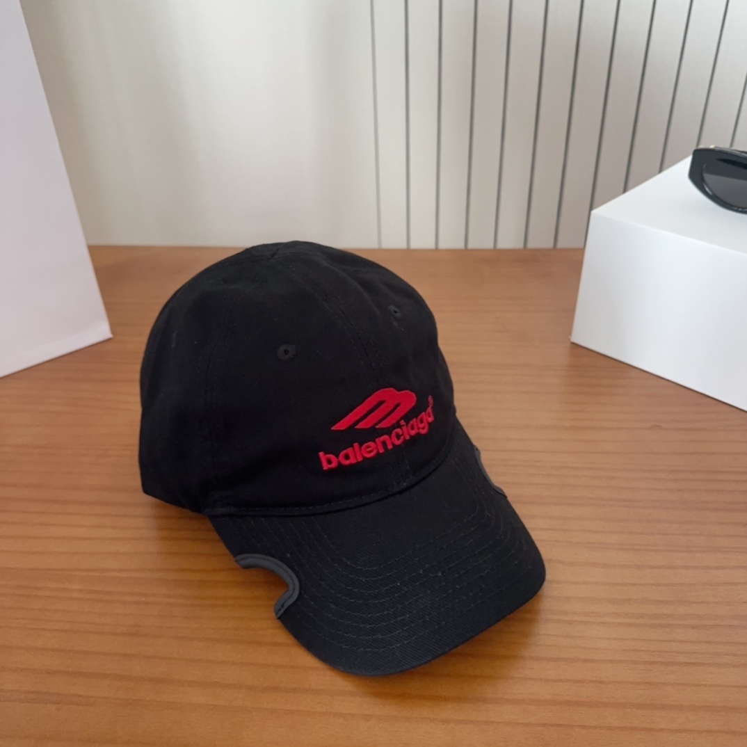 新品Balencia*a 巴黎世家刺绣字母新款棒球帽
现货秒发🧢简约时尚超级无敌好看的帽子!情侣款!