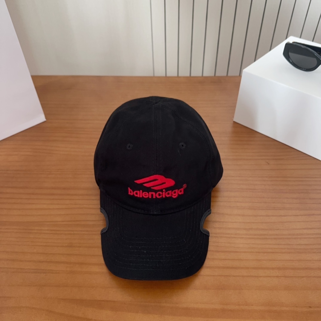 新品Balencia*a 巴黎世家刺绣字母新款棒球帽
现货秒发🧢简约时尚超级无敌好看的帽子!情侣款!
