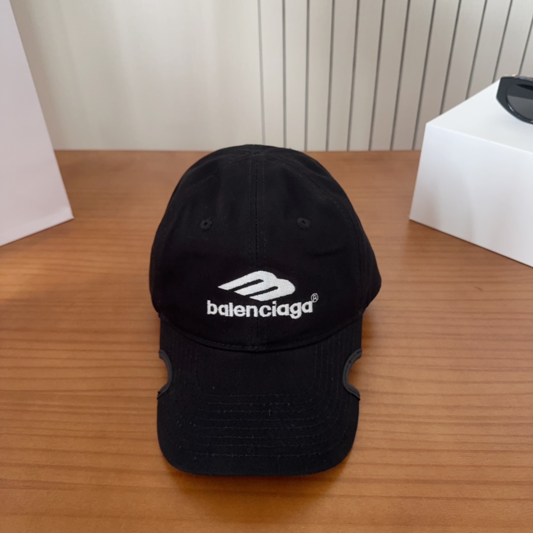 

新品Balencia*a 巴黎世家刺绣字母新款棒球帽
现货秒发🧢简约时尚超级无敌好看的帽子！情侣款！