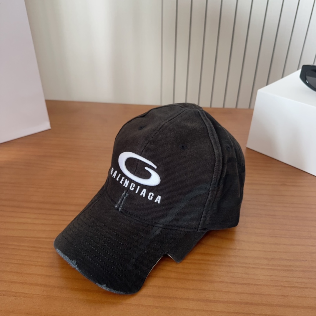 新品Balencia*a 巴黎世家刺绣字母新款棒球帽
现货秒发🧢简约时尚超级无敌好看的帽子!情侣款!