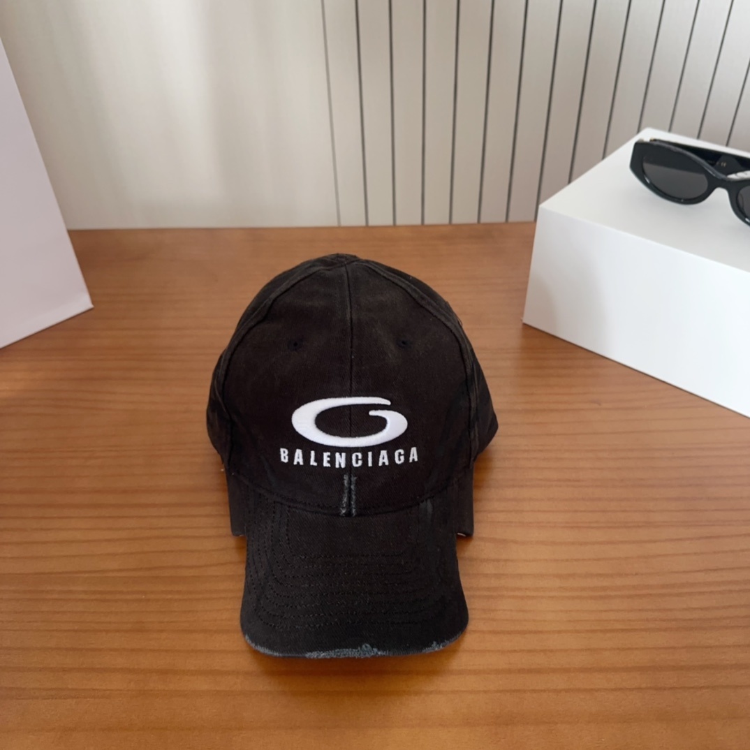 新品Balencia*a 巴黎世家刺绣字母新款棒球帽
现货秒发🧢简约时尚超级无敌好看的帽子!情侣款!