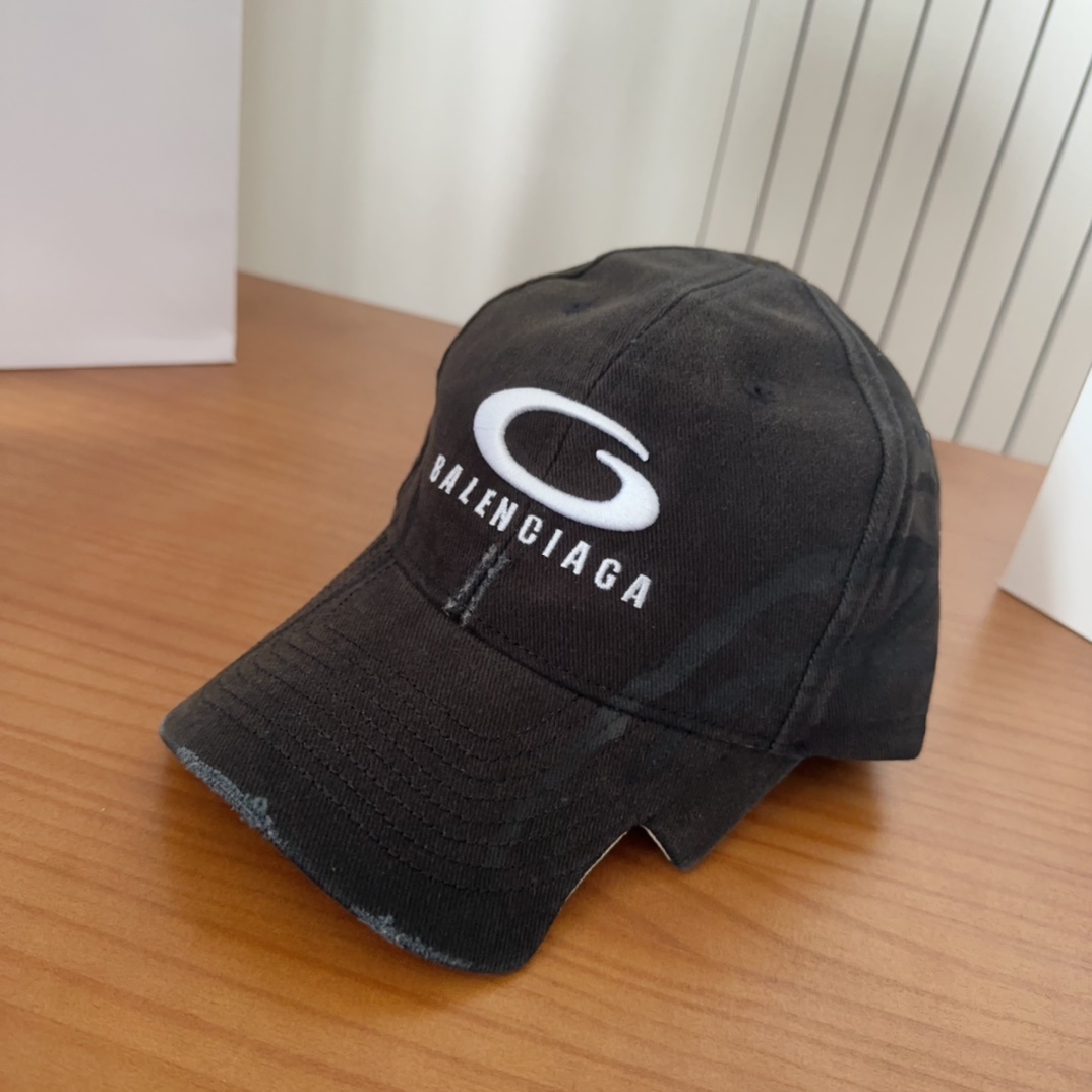 新品Balencia*a 巴黎世家刺绣字母新款棒球帽
现货秒发🧢简约时尚超级无敌好看的帽子!情侣款!