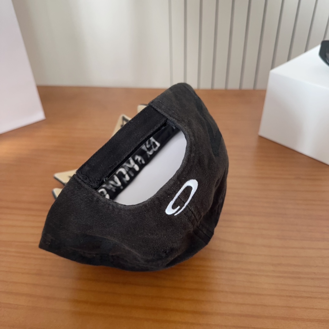 新品Balencia*a 巴黎世家刺绣字母新款棒球帽
现货秒发🧢简约时尚超级无敌好看的帽子!情侣款!