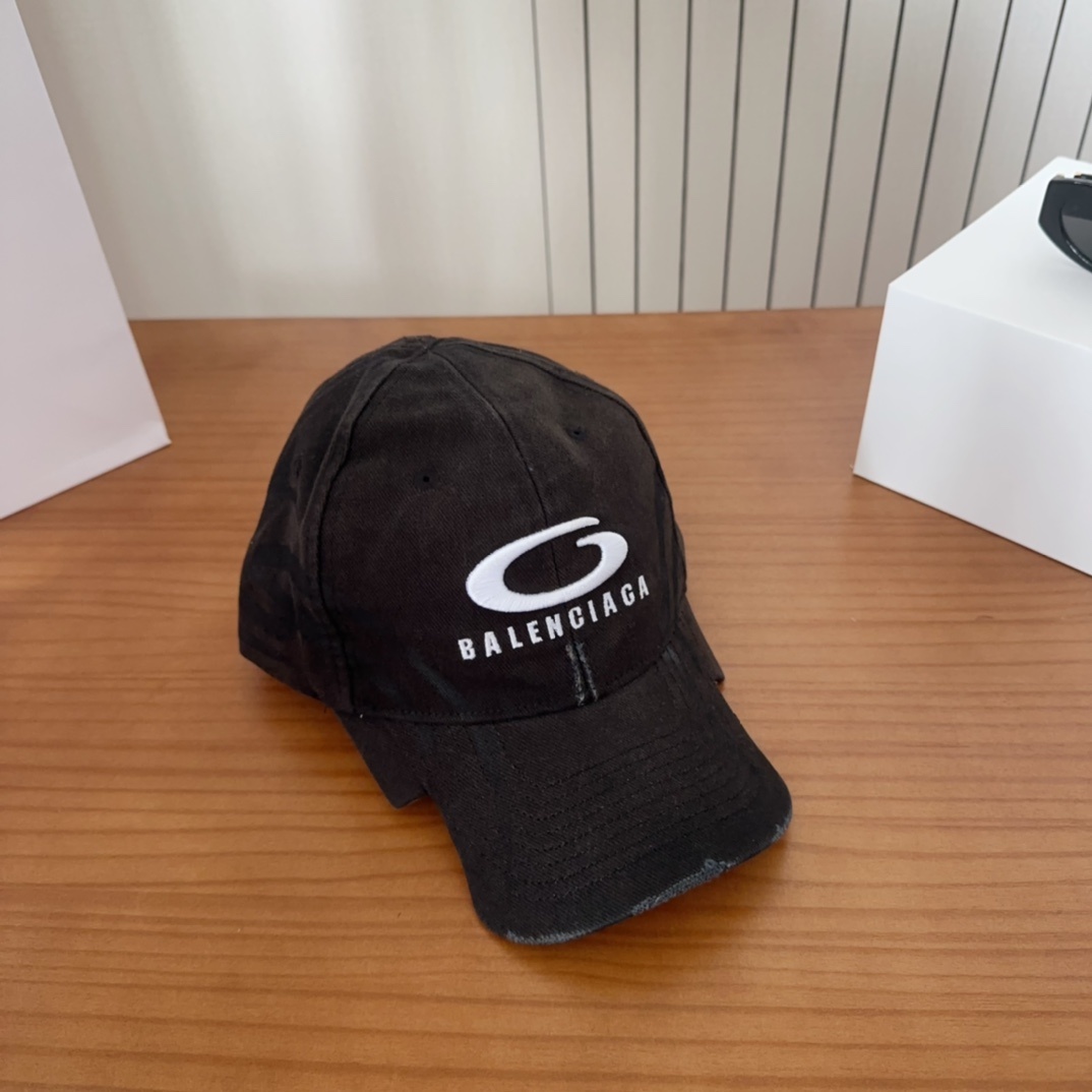 新品Balencia*a 巴黎世家刺绣字母新款棒球帽
现货秒发🧢简约时尚超级无敌好看的帽子!情侣款!
