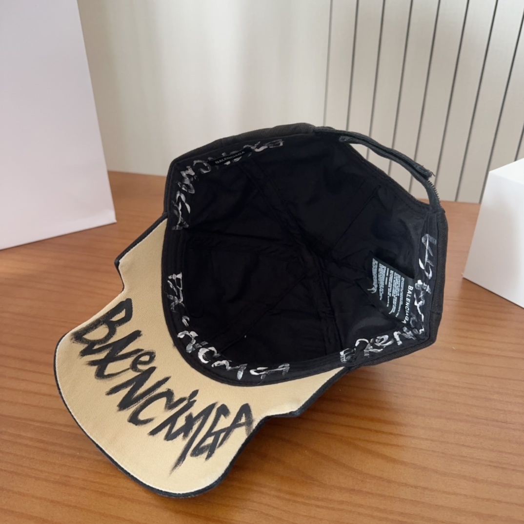 新品Balencia*a 巴黎世家刺绣字母新款棒球帽
现货秒发🧢简约时尚超级无敌好看的帽子!情侣款!