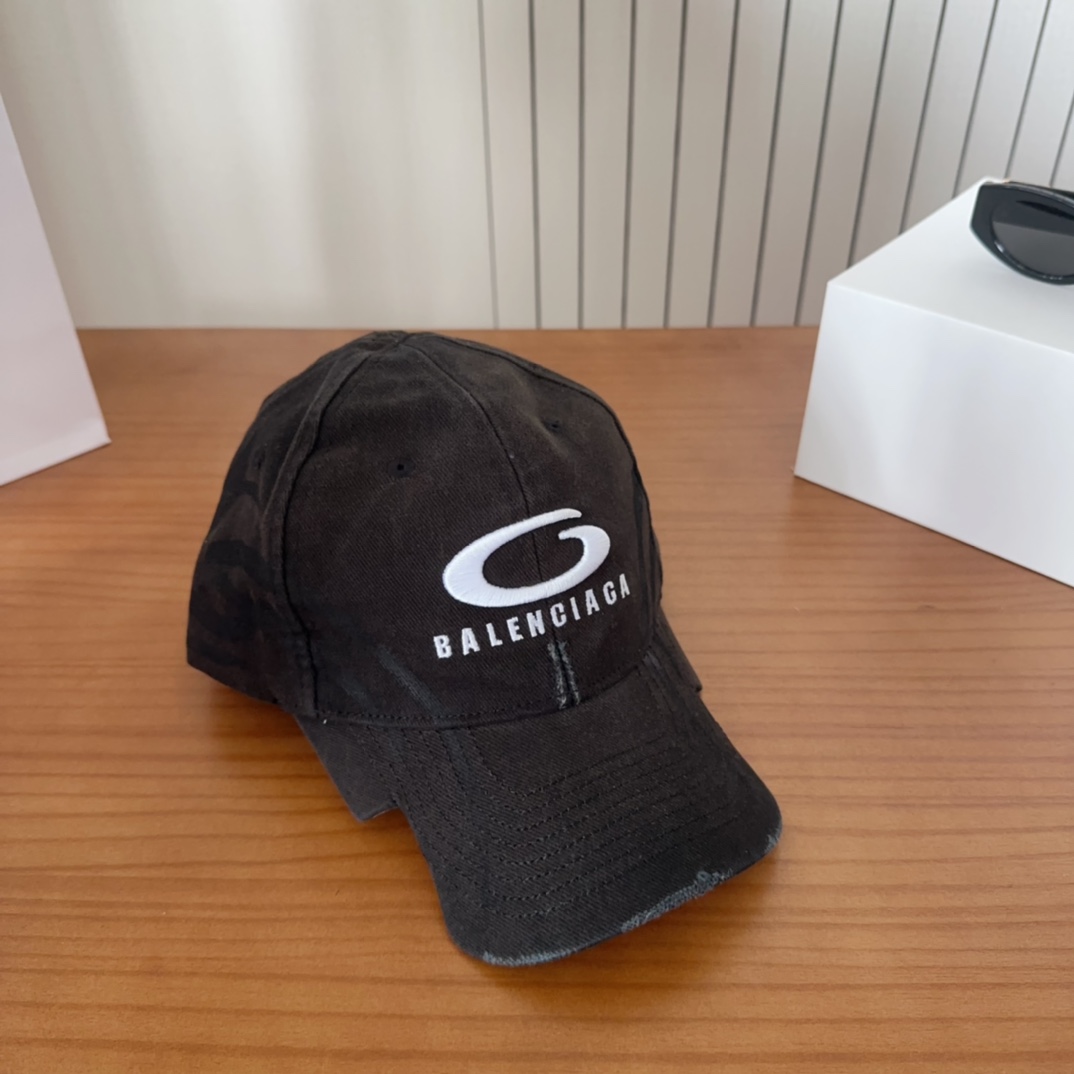 新品Balencia*a 巴黎世家刺绣字母新款棒球帽
现货秒发🧢简约时尚超级无敌好看的帽子!情侣款!