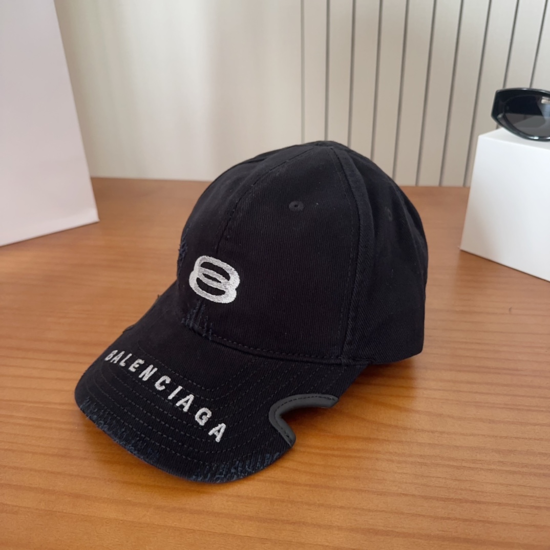 

遮阳防晒神器｜新款遮阳
巴黎世*渔夫帽，经典的潮酷风，太 nice👍😍
好看的不要不要的😉巨防嗮❗️