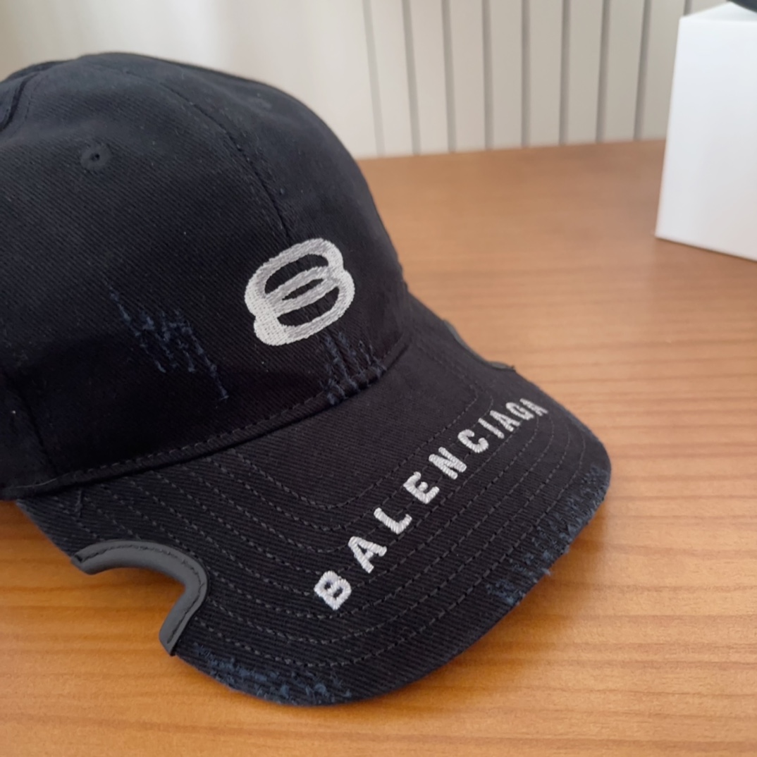 

遮阳防晒神器｜新款遮阳
巴黎世*渔夫帽，经典的潮酷风，太 nice👍😍
好看的不要不要的😉巨防嗮❗️