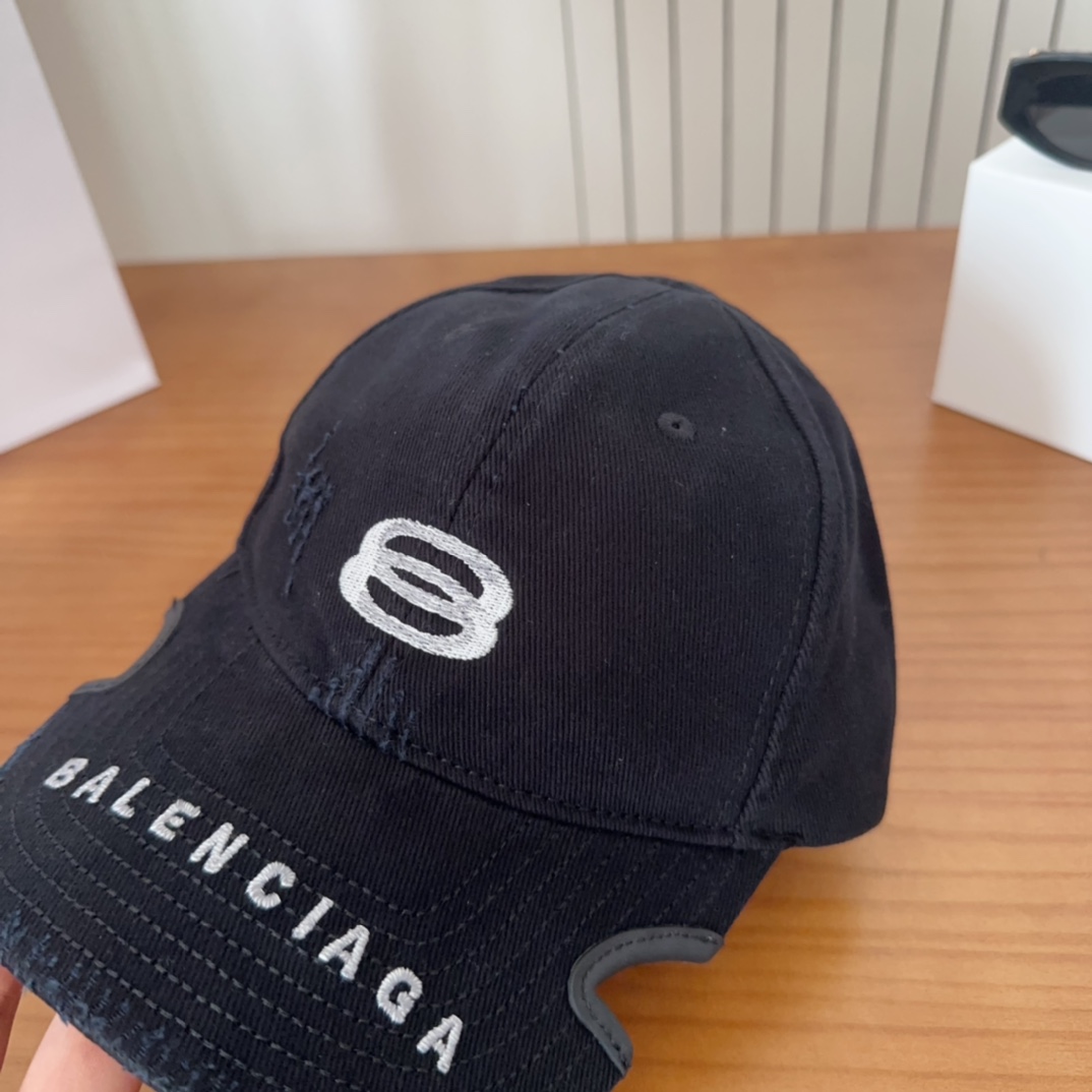 

遮阳防晒神器｜新款遮阳
巴黎世*渔夫帽，经典的潮酷风，太 nice👍😍
好看的不要不要的😉巨防嗮❗️