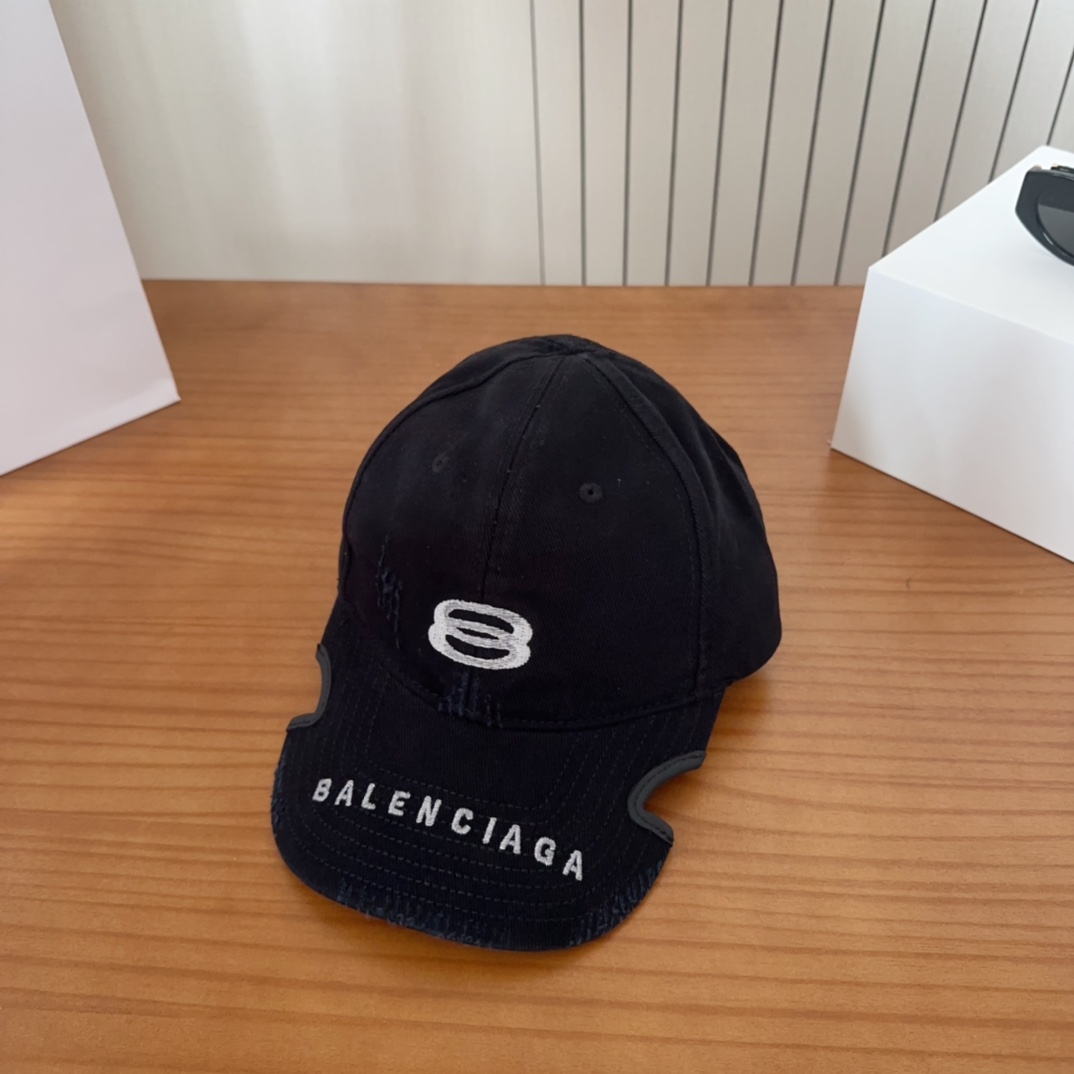 

遮阳防晒神器｜新款遮阳
巴黎世*渔夫帽，经典的潮酷风，太 nice👍😍
好看的不要不要的😉巨防嗮❗️