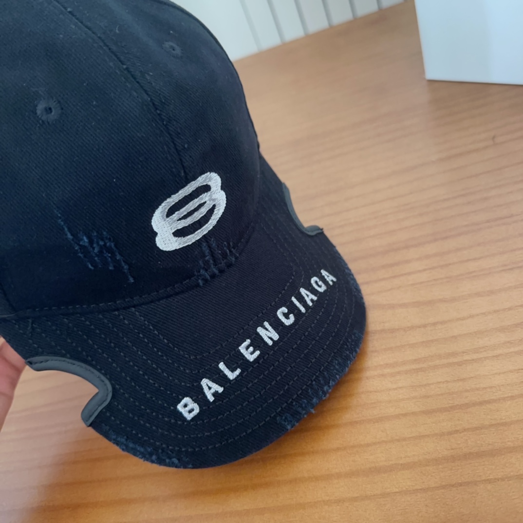 

遮阳防晒神器｜新款遮阳
巴黎世*渔夫帽，经典的潮酷风，太 nice👍😍
好看的不要不要的😉巨防嗮❗️