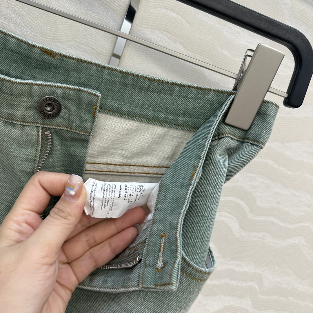 独家首发❤️爆单推荐，Lw时髦精穿搭！做旧双色织绿牛仔💚阔腿直筒裤！松弛感拉满的清爽look。进口牛仔筋