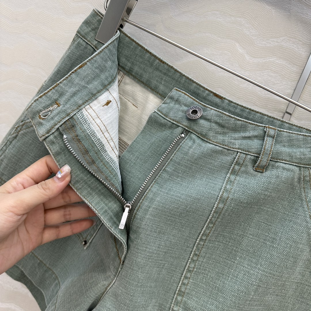 独家首发❤️爆单推荐，Lw时髦精穿搭！做旧双色织绿牛仔💚短裤！松弛感拉满的清爽look。进口牛仔筋骨感十