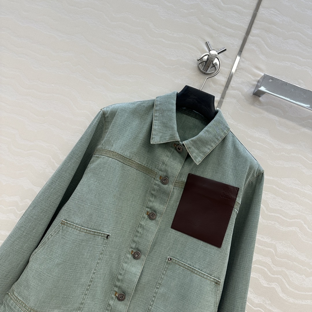 独家首发❤️爆单推荐，Lw时髦精穿搭！做旧双色织绿牛仔💚翻领工装夹克外套！松弛感拉满的清爽look。进口