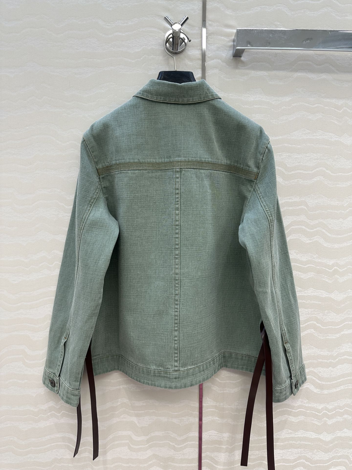 独家首发❤️爆单推荐，Lw时髦精穿搭！做旧双色织绿牛仔💚翻领工装夹克外套！松弛感拉满的清爽look。进口