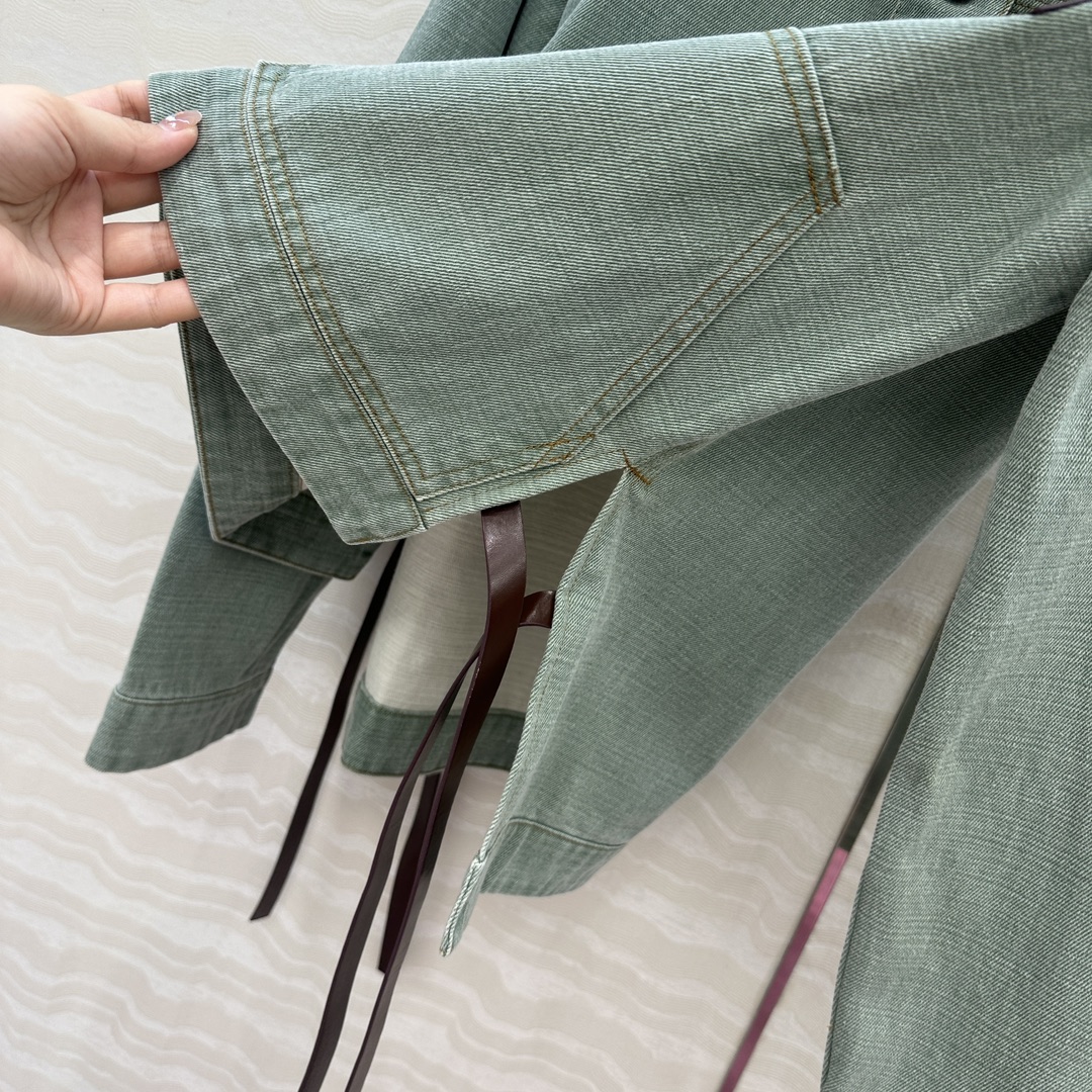 独家首发❤️爆单推荐，Lw时髦精穿搭！做旧双色织绿牛仔💚翻领工装夹克外套！松弛感拉满的清爽look。进口