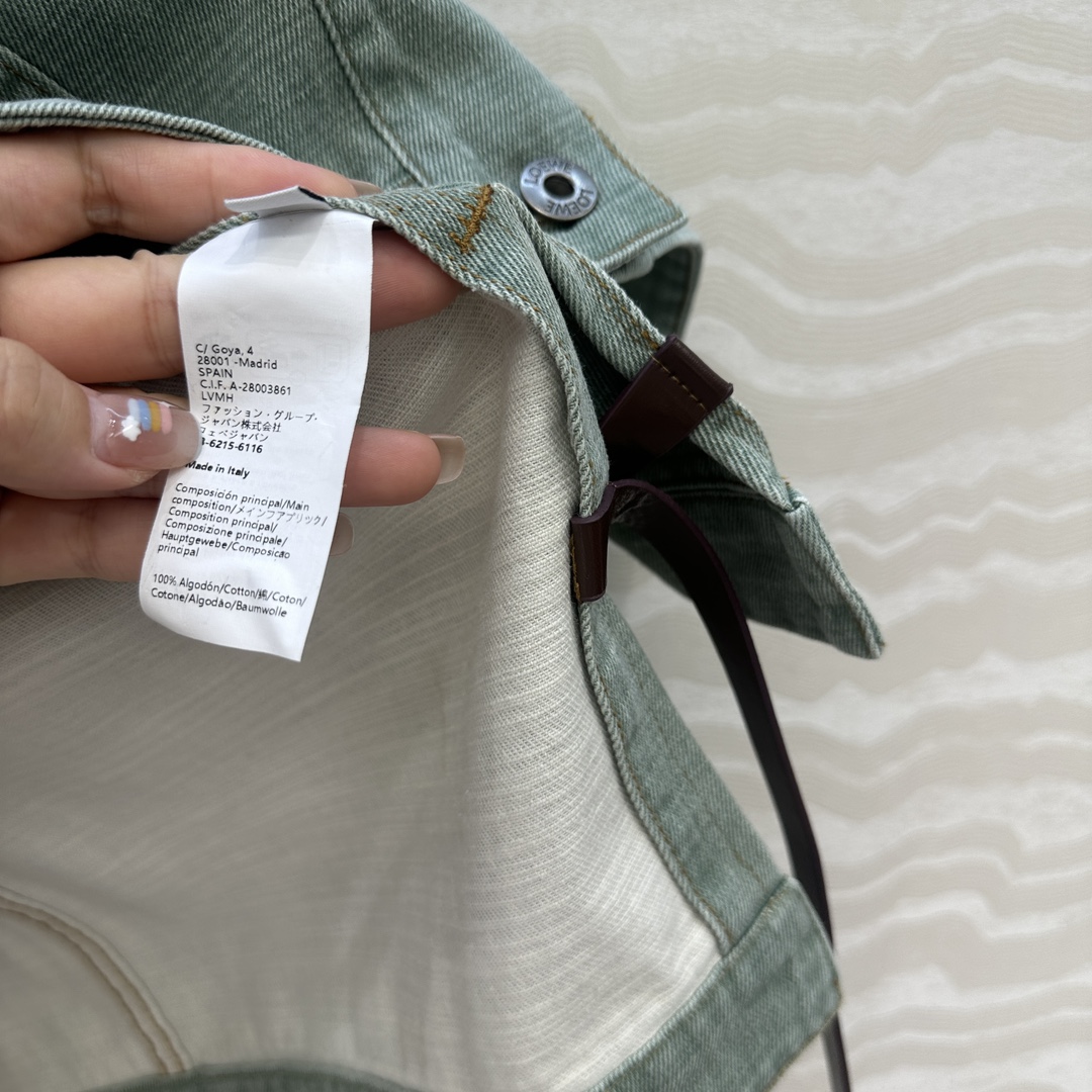 独家首发❤️爆单推荐，Lw时髦精穿搭！做旧双色织绿牛仔💚翻领工装夹克外套！松弛感拉满的清爽look。进口