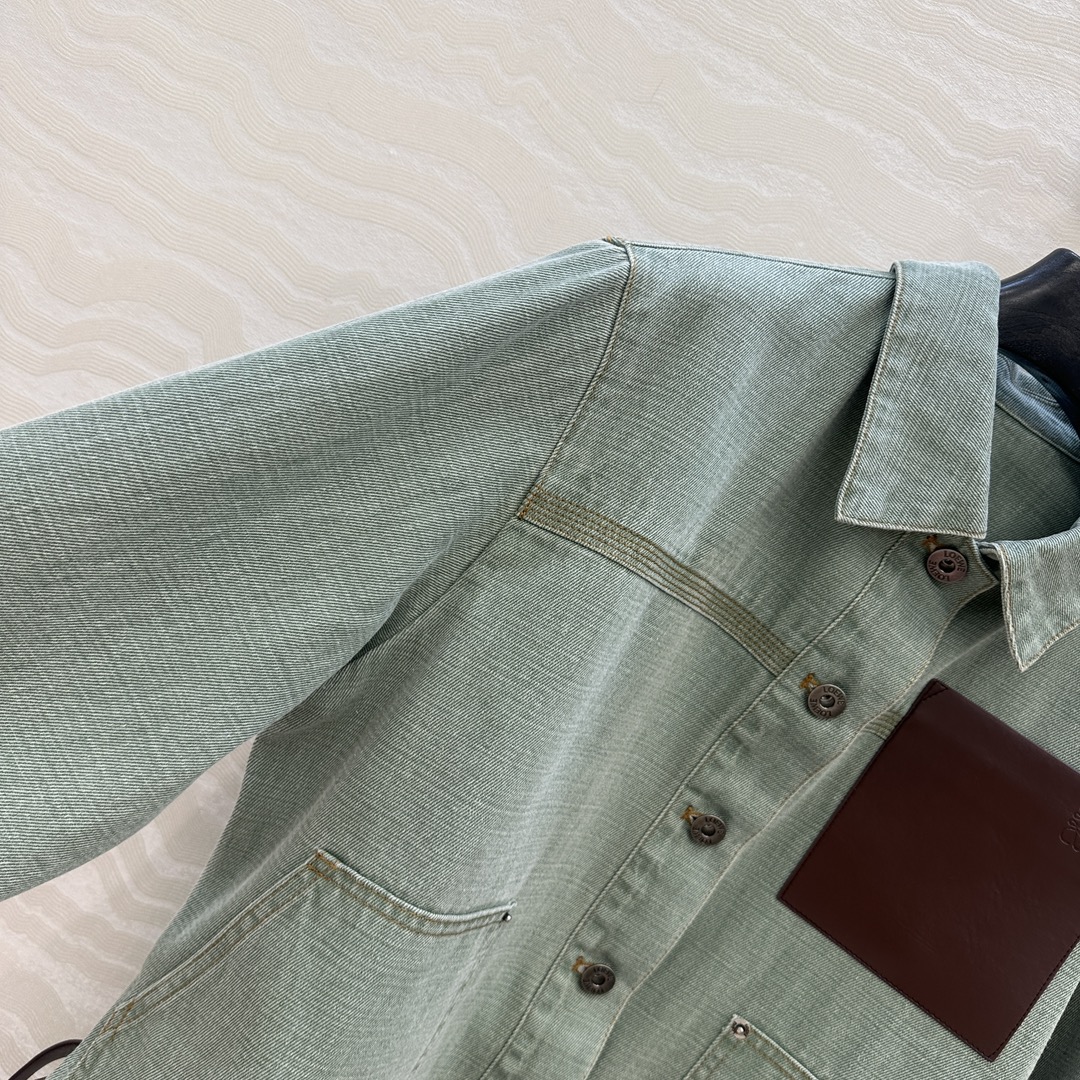 独家首发❤️爆单推荐，Lw时髦精穿搭！做旧双色织绿牛仔💚翻领工装夹克外套！松弛感拉满的清爽look。进口