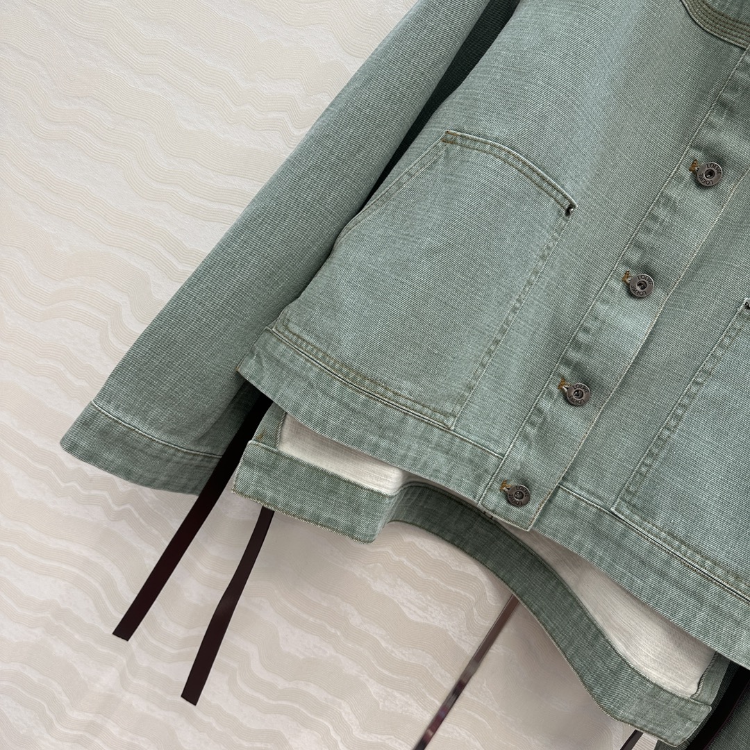 独家首发❤️爆单推荐，Lw时髦精穿搭！做旧双色织绿牛仔💚翻领工装夹克外套！松弛感拉满的清爽look。进口