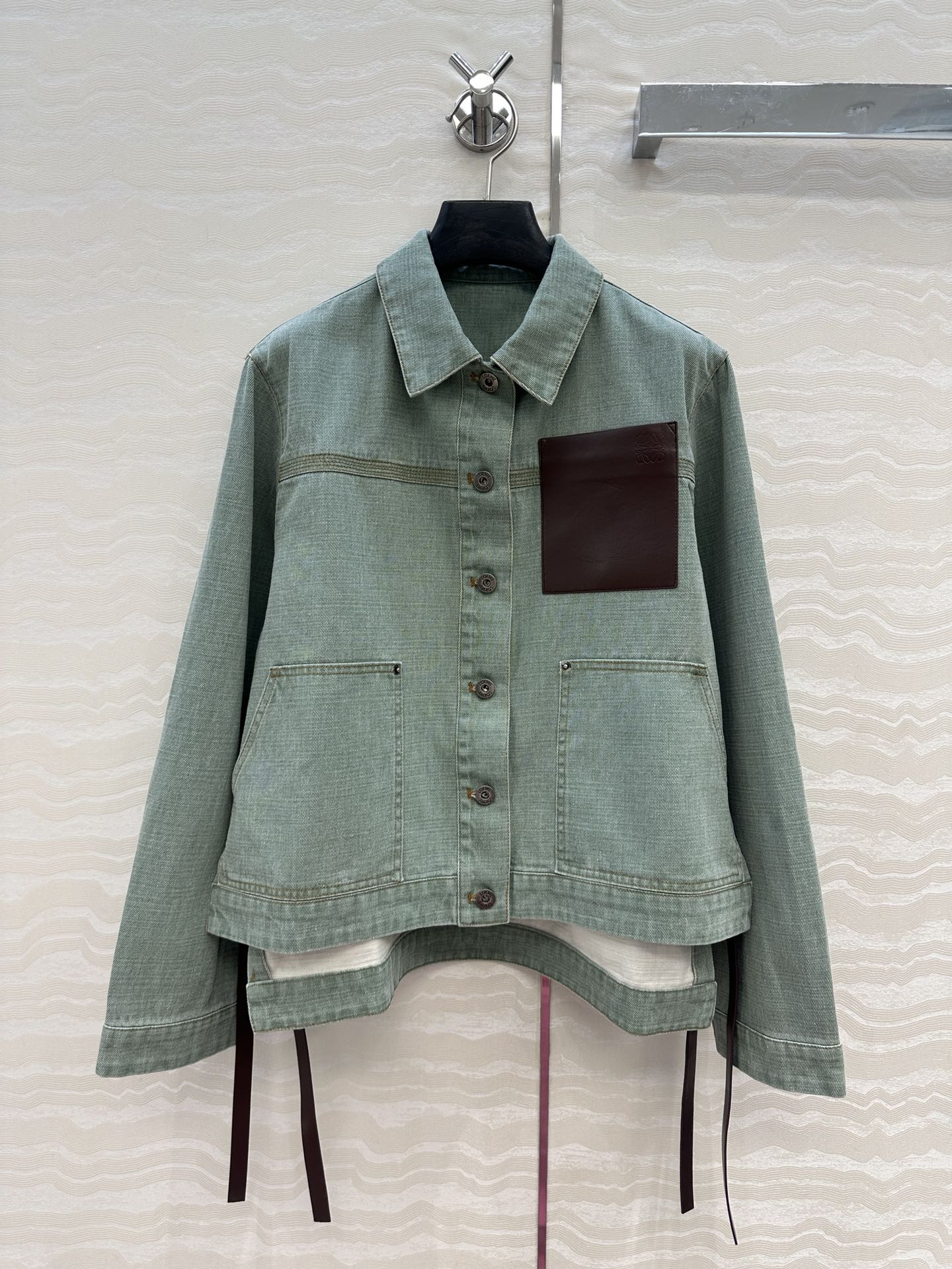 独家首发❤️爆单推荐，Lw时髦精穿搭！做旧双色织绿牛仔💚翻领工装夹克外套！松弛感拉满的清爽look。进口