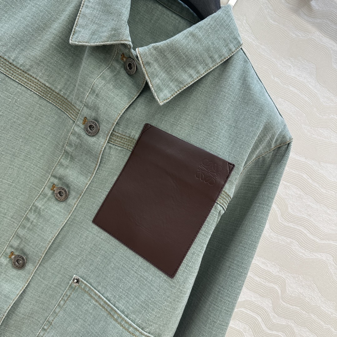 独家首发❤️爆单推荐，Lw时髦精穿搭！做旧双色织绿牛仔💚翻领工装夹克外套！松弛感拉满的清爽look。进口