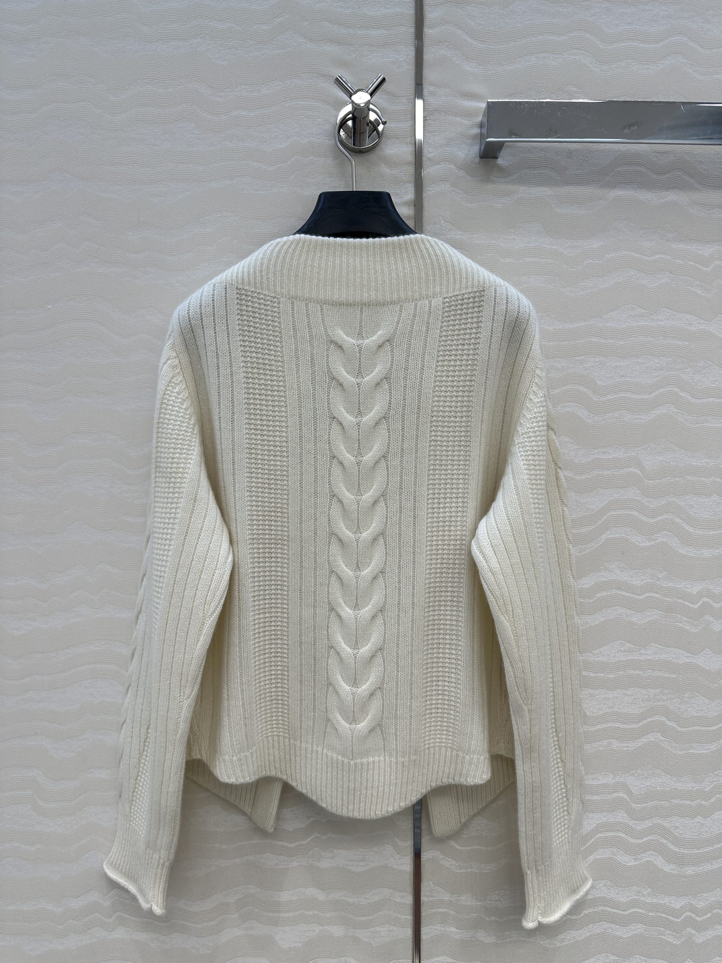 独家首发❤️原单品质❤️L高智感穿搭新品羊绒外套！原版定制MONOGRAM袖标，重工艺全手工油边工艺。定