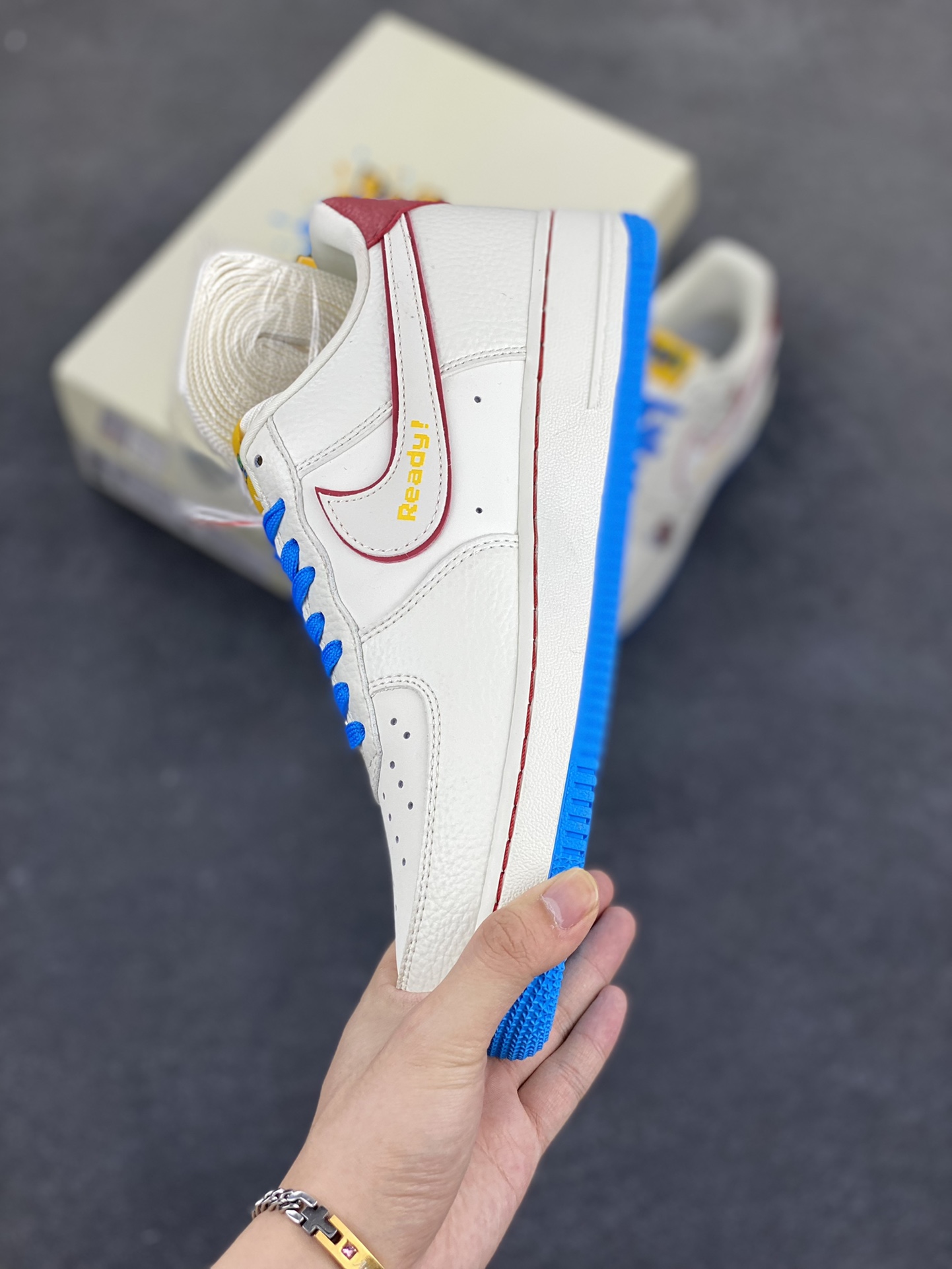 图片[3]-NIke Air Force 1 \’07 Low 马里奥联名–白蓝彩 空军一号低帮 运动鞋 休闲鞋 折边针车 工艺难度大 原楦头原纸板 原装鞋盒 原厂鞋底 超高清洁度 细节完美 货号：SC0601-567 尺码：36 36.5 37.5 38 38.5 39 40 40.5 41 42 42.5 43 44 44.5 45-选品中心