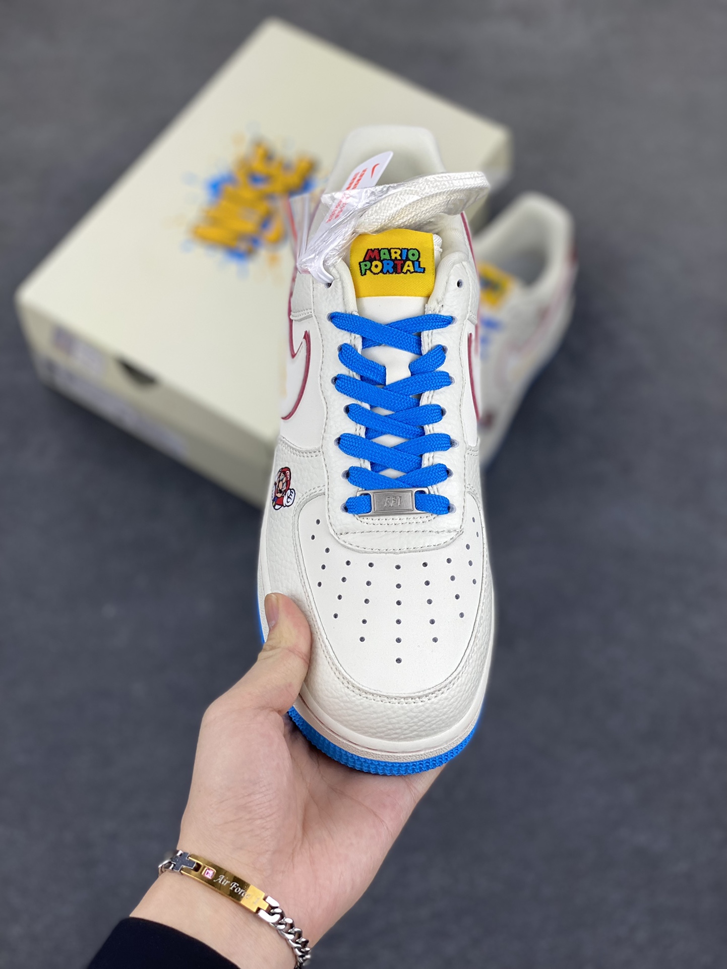 图片[2]-NIke Air Force 1 \’07 Low 马里奥联名–白蓝彩 空军一号低帮 运动鞋 休闲鞋 折边针车 工艺难度大 原楦头原纸板 原装鞋盒 原厂鞋底 超高清洁度 细节完美 货号：SC0601-567 尺码：36 36.5 37.5 38 38.5 39 40 40.5 41 42 42.5 43 44 44.5 45-选品中心