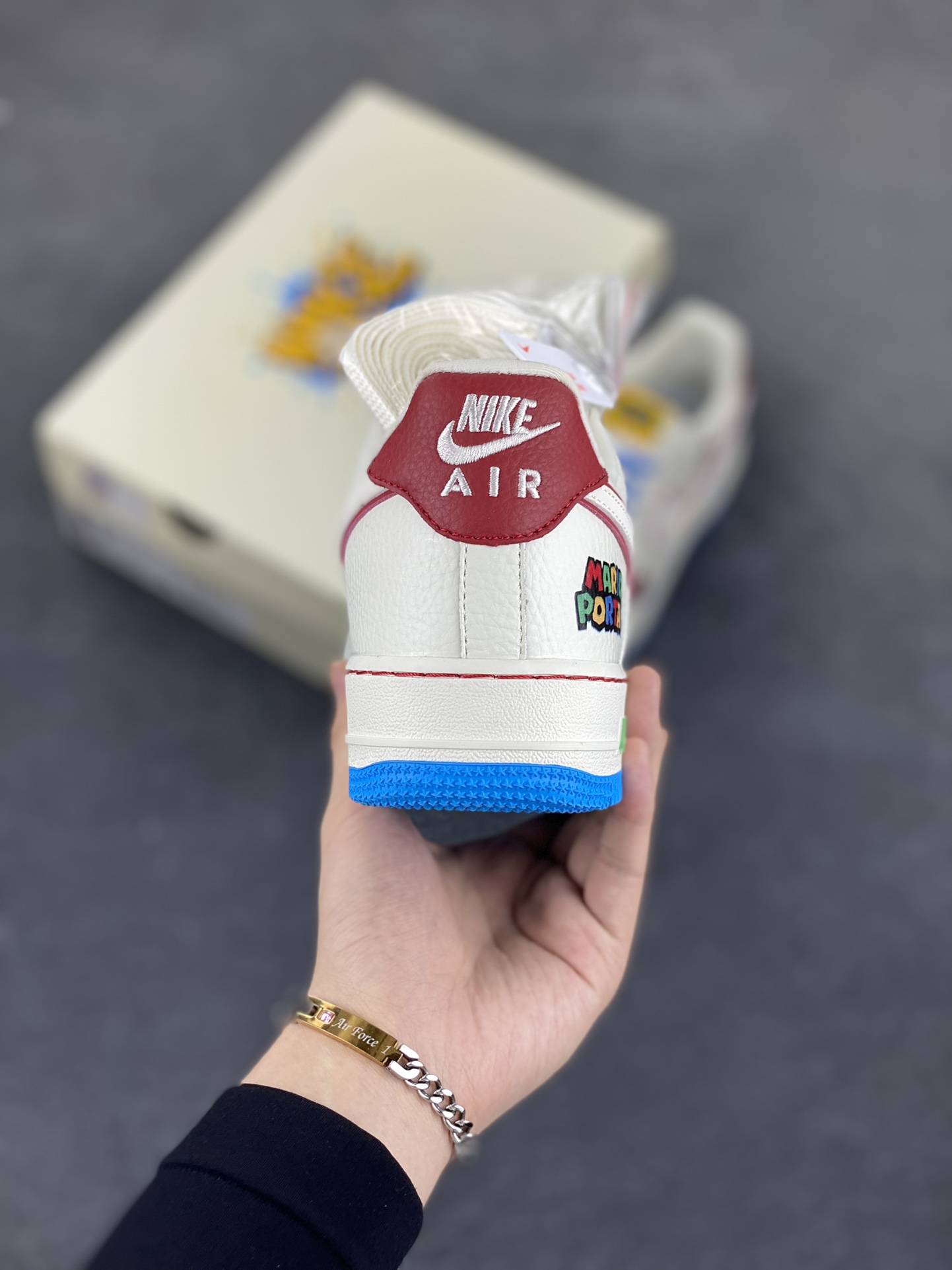 图片[4]-NIke Air Force 1 \’07 Low 马里奥联名–白蓝彩 空军一号低帮 运动鞋 休闲鞋 折边针车 工艺难度大 原楦头原纸板 原装鞋盒 原厂鞋底 超高清洁度 细节完美 货号：SC0601-567 尺码：36 36.5 37.5 38 38.5 39 40 40.5 41 42 42.5 43 44 44.5 45-选品中心