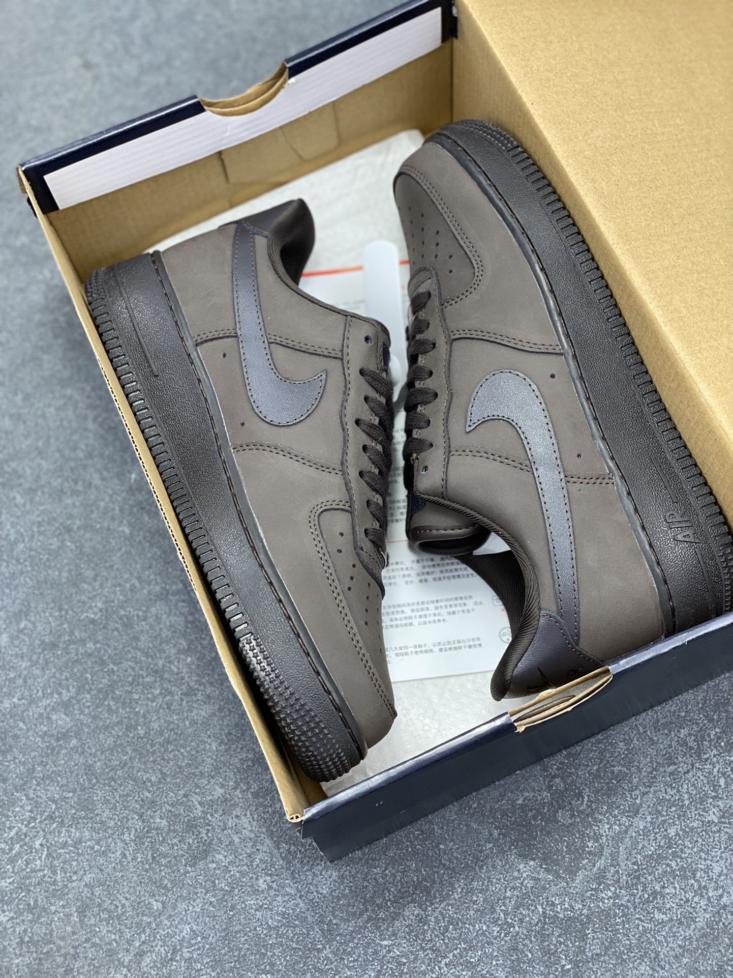 图片[9]-Nike Air Force 1 深棕 原楦头原纸板 打造纯正空军版型#专注外贸渠道 全掌内置蜂窝气垫 #原盒配件 原厂中底钢印、拉帮完美 货号：DR9503-200 尺码：36 36.5 37.5 38 38.5 39 40 40.5 41 42 42.5 43 44 44.5 45-选品中心