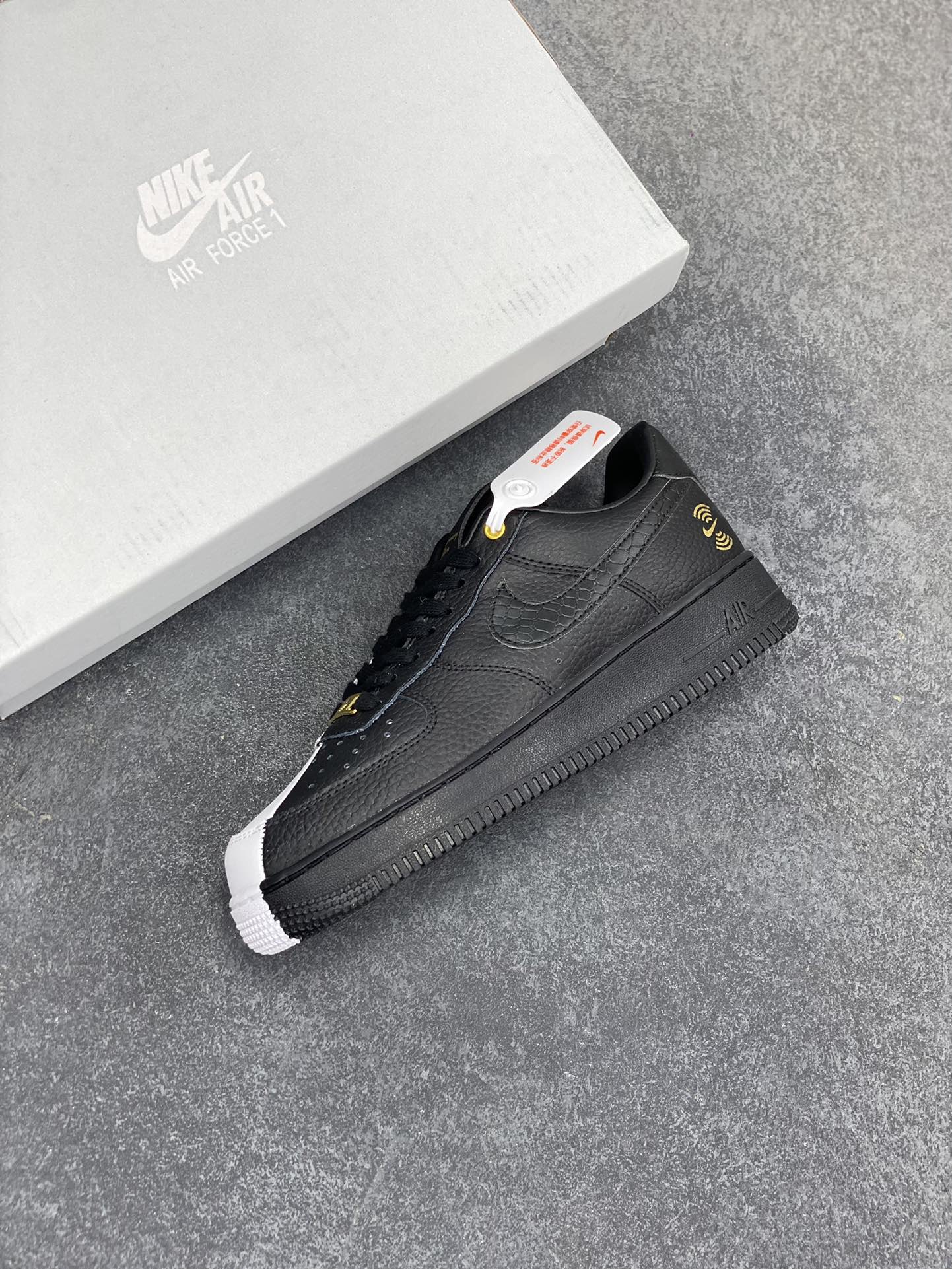 图片[7]-Nike Air Force 1 黑白 原楦头原纸板 打造纯正空军版型#专注外贸渠道 全掌内置蜂窝气垫 #原盒配件 原厂中底钢印、拉帮完美 货号：DX6034-001 尺码：36 36.5 37.5 38 38.5 39 40 40.5 41 42 42.5 43 44 44.5 45-选品中心