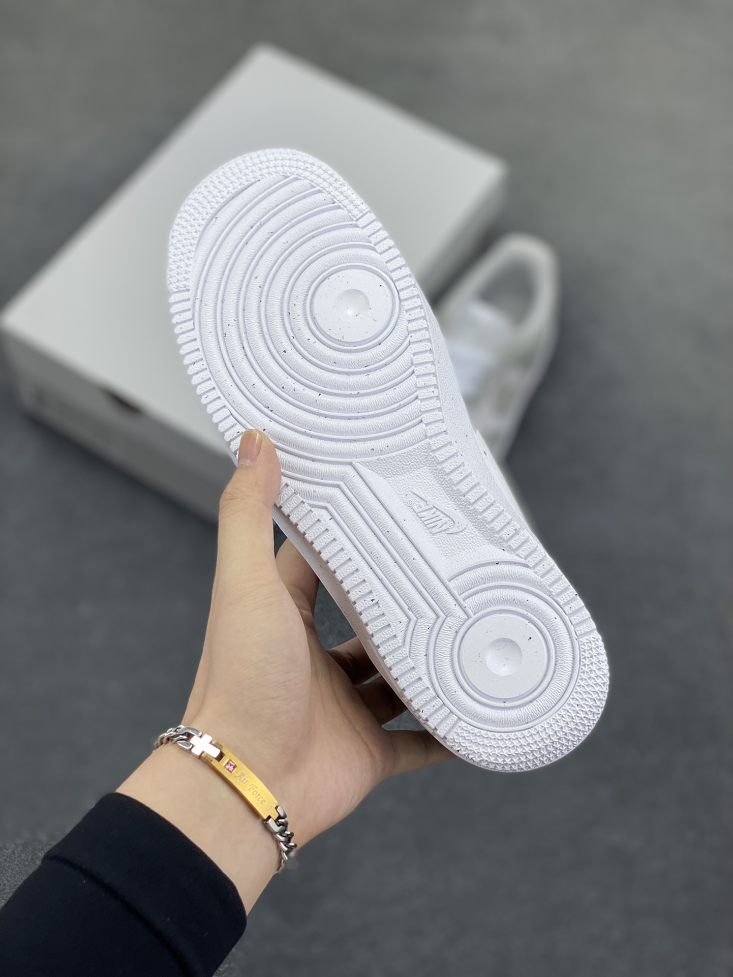 图片[5]-NK Air Force 1 空军一号 灰白 原楦头原纸板 打造纯正空军版型#专注外贸渠道 全掌内置蜂窝气垫 #原盒配件 原厂中底钢印、拉帮完美 货号：DV3808-114 尺码：36 36.5 37.5 38 38.5 39 40 40.5 41 42 42.5 43 44 44.5 45-选品中心