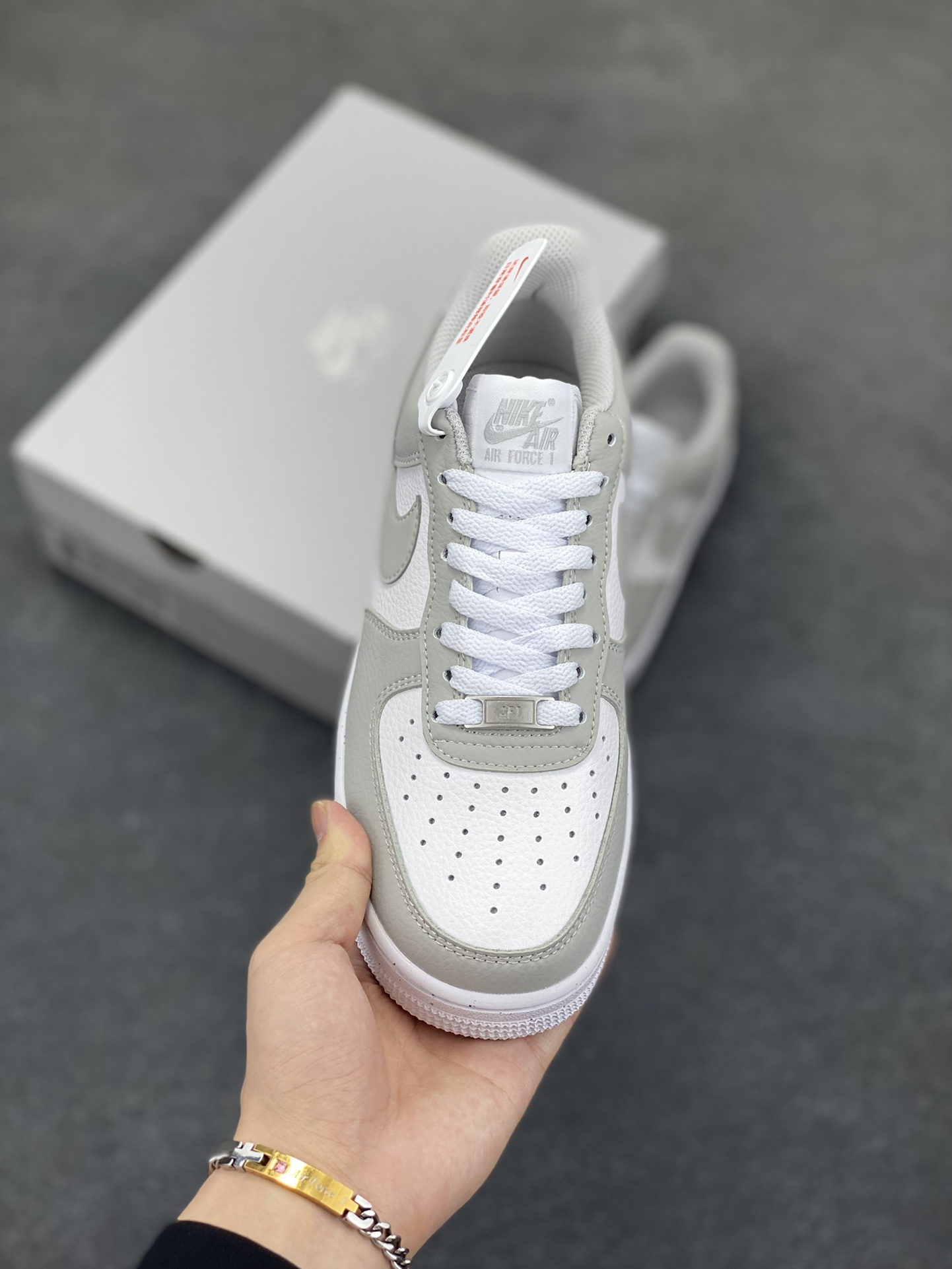 图片[2]-NK Air Force 1 空军一号 灰白 原楦头原纸板 打造纯正空军版型#专注外贸渠道 全掌内置蜂窝气垫 #原盒配件 原厂中底钢印、拉帮完美 货号：DV3808-114 尺码：36 36.5 37.5 38 38.5 39 40 40.5 41 42 42.5 43 44 44.5 45-选品中心