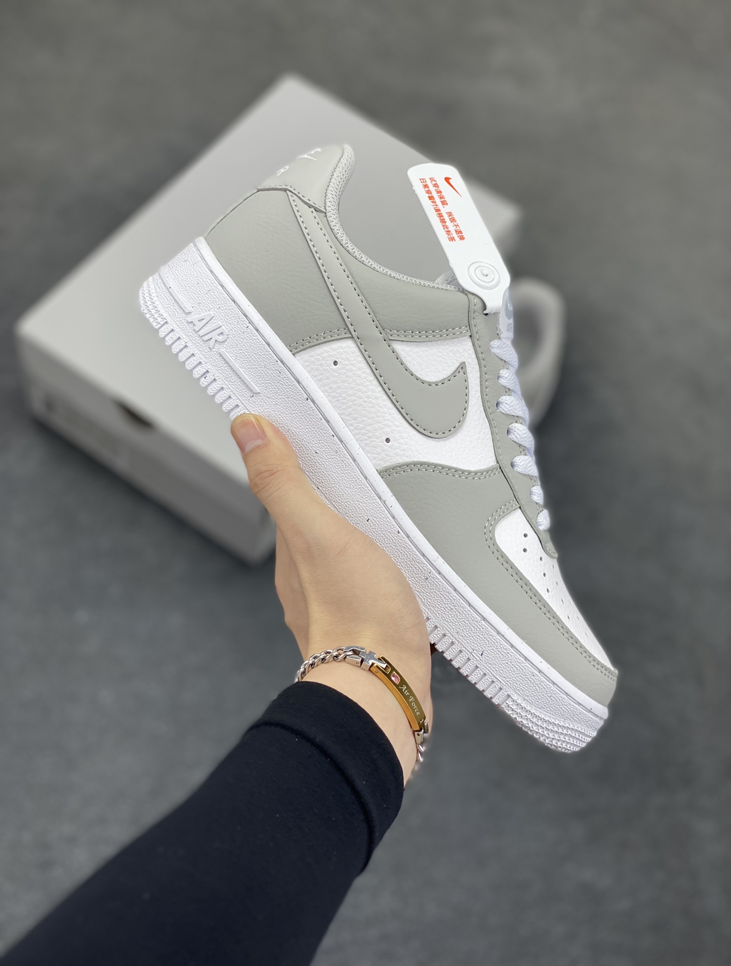 NK Air Force 1 空军一号 灰白 原楦头原纸板 打造纯正空军版型#专注外贸渠道 全掌内置蜂窝气垫 #原盒配件 原厂中底钢印、拉帮完美 货号:DV3808-114 尺码:36 36.5 37.5 38 38.5 39 40 40.5 41 42 42.5 43 44 44.5 45-选品中心