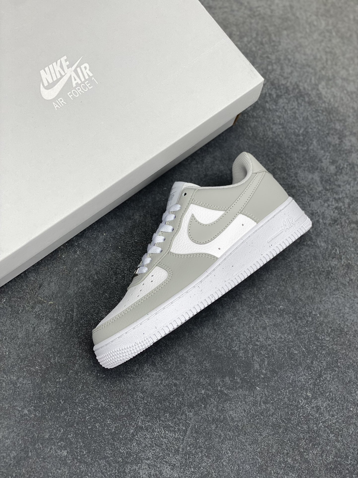 图片[7]-NK Air Force 1 空军一号 灰白 原楦头原纸板 打造纯正空军版型#专注外贸渠道 全掌内置蜂窝气垫 #原盒配件 原厂中底钢印、拉帮完美 货号：DV3808-114 尺码：36 36.5 37.5 38 38.5 39 40 40.5 41 42 42.5 43 44 44.5 45-选品中心