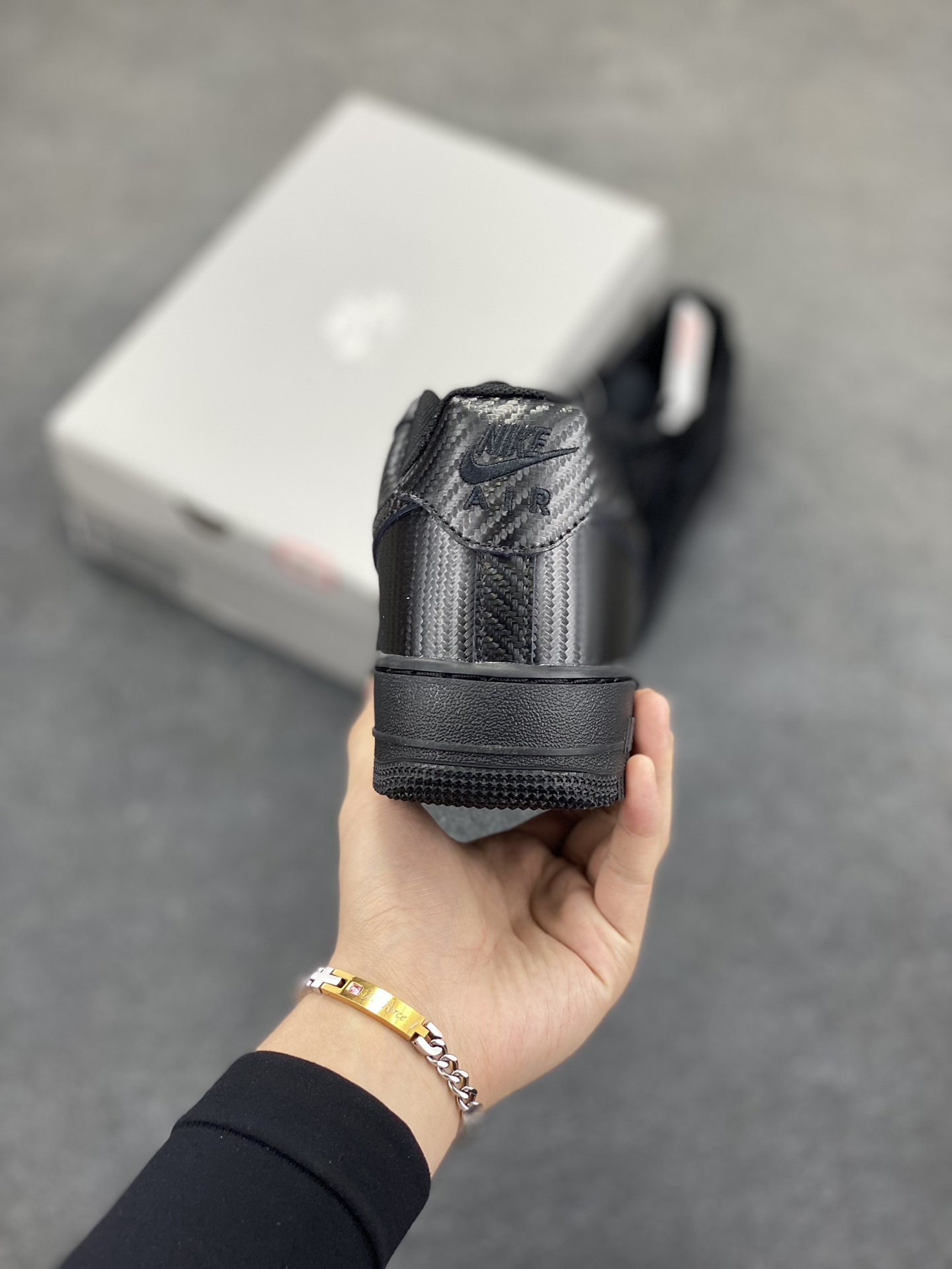 图片[4]-NK Air Force 1 空军一号 碳纤维全黑 原楦头原纸板 打造纯正空军版型#专注外贸渠道 全掌内置蜂窝气垫 #原盒配件 原厂中底钢印、拉帮完美 货号：HF2886-001 尺码：36 36.5 37.5 38 38.5 39 40 40.5 41 42 42.5 43 44 44.5 45-选品中心