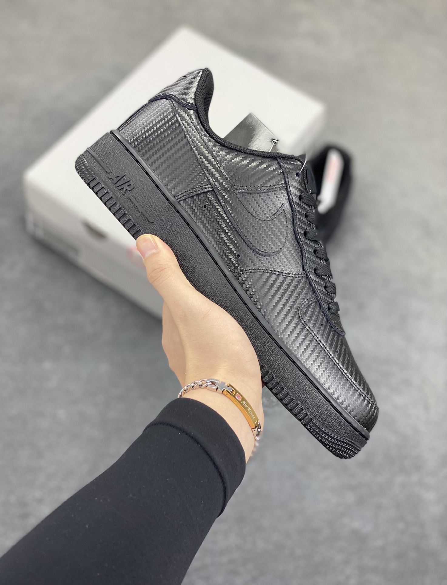 NK Air Force 1 空军一号 碳纤维全黑 原楦头原纸板 打造纯正空军版型#专注外贸渠道 全掌内置蜂窝气垫 #原盒配件 原厂中底钢印、拉帮完美 货号:HF2886-001 尺码:36 36.5 37.5 38 38.5 39 40 40.5 41 42 42.5 43 44 44.5 45-选品中心