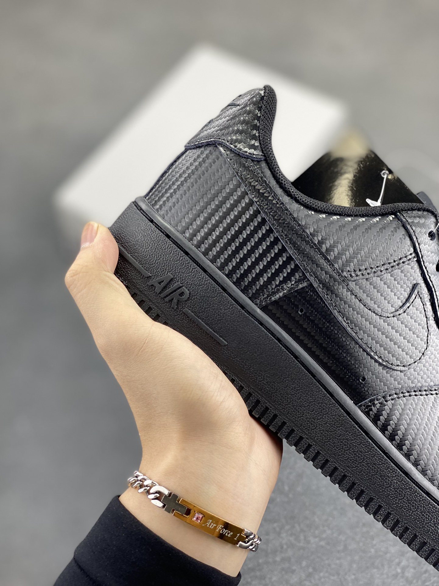 图片[6]-NK Air Force 1 空军一号 碳纤维全黑 原楦头原纸板 打造纯正空军版型#专注外贸渠道 全掌内置蜂窝气垫 #原盒配件 原厂中底钢印、拉帮完美 货号：HF2886-001 尺码：36 36.5 37.5 38 38.5 39 40 40.5 41 42 42.5 43 44 44.5 45-选品中心