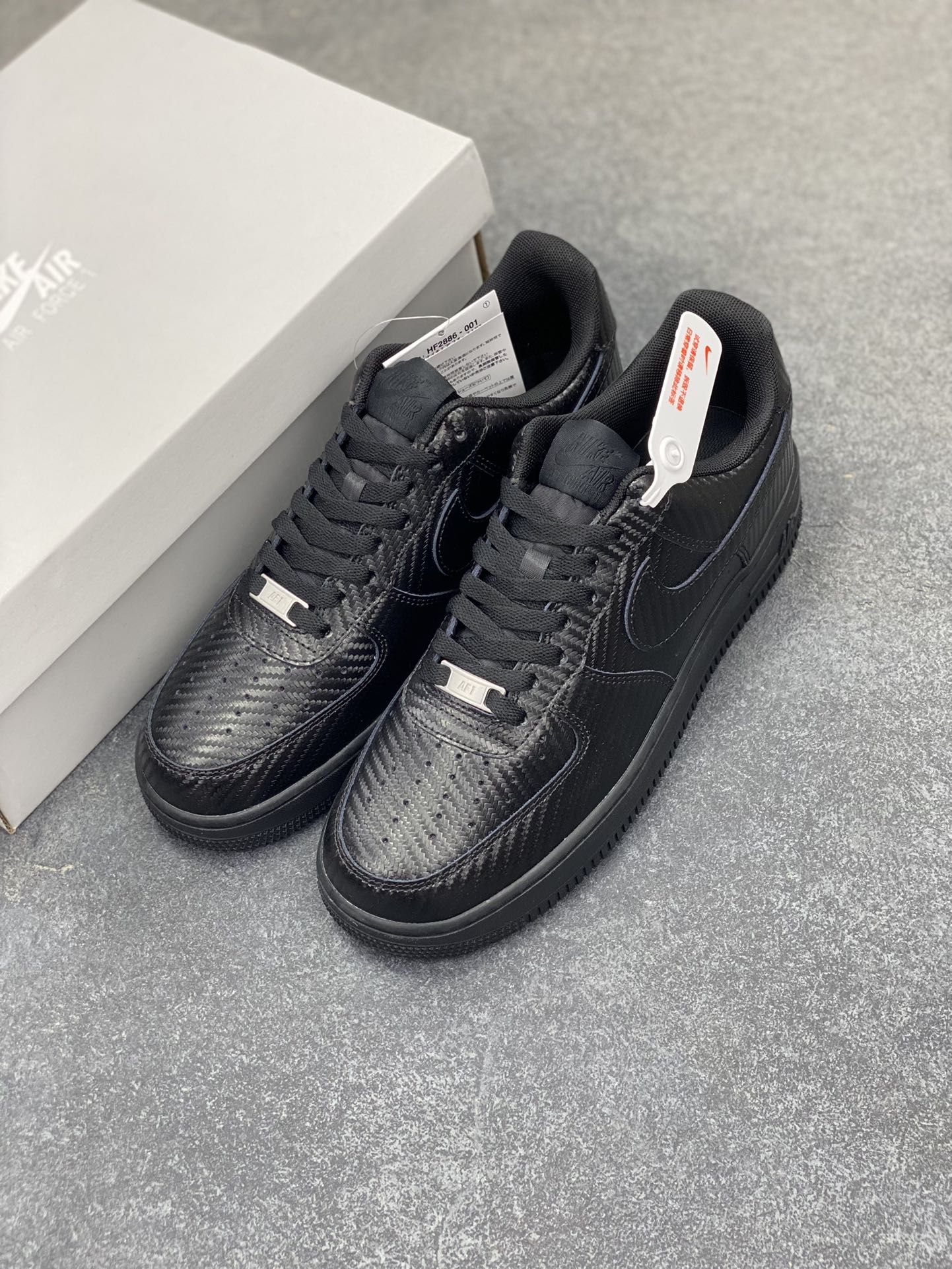 图片[8]-NK Air Force 1 空军一号 碳纤维全黑 原楦头原纸板 打造纯正空军版型#专注外贸渠道 全掌内置蜂窝气垫 #原盒配件 原厂中底钢印、拉帮完美 货号：HF2886-001 尺码：36 36.5 37.5 38 38.5 39 40 40.5 41 42 42.5 43 44 44.5 45-选品中心