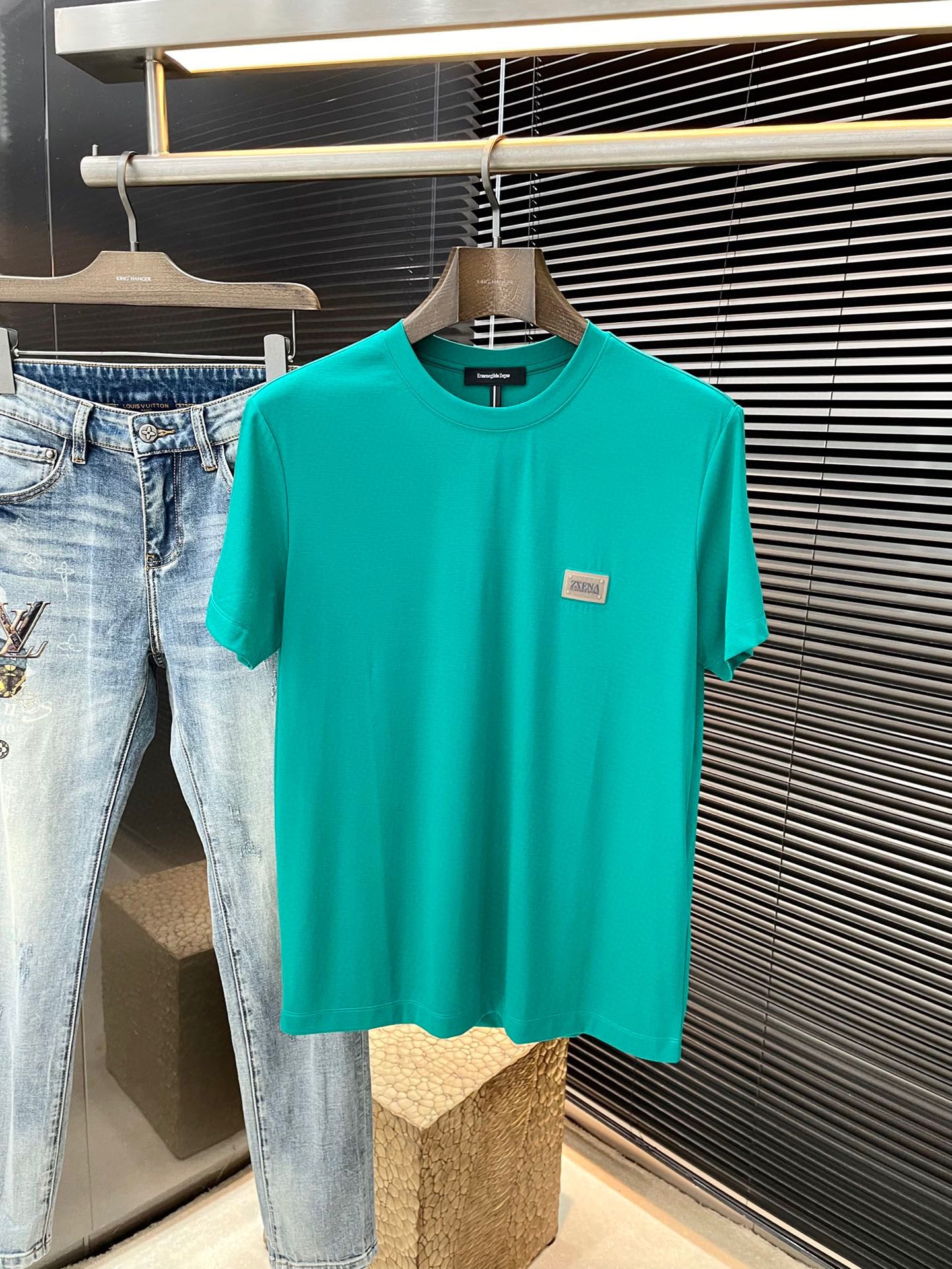 NO:469645,P Z Zegna- (Jegna) series VIP high-end customization, new short-sleeved, versatile style, anyone can easily control the fabric, fully customized craftsmanship, high-quality first-class modal soft cotton fabric, the fabric feels soft, the upper body is comfortable and soft. The simple style is very classy, ​​simple and unique, the style is very exquisite, showing the aura, and it will highlight the exquisiteness of business men!  Size M-3XL, zegna, T-shirt, alexander wang19860909P  Z Zegna-（杰尼亚）系列 VIP高级定制 新款短袖 百搭款式 任何人都可以轻松驾驭 面料全订制工艺 高定一等品莫代尔爽柔棉面料 面料手感柔软,上身舒适柔软 简约的款式非常显档次,简约个性时尚,版型剪裁非常精致,显气场,又会凸显商务男士的精致！尺码 M-3XL,,zegna,T-shirt,alexander wang,Men's clothing