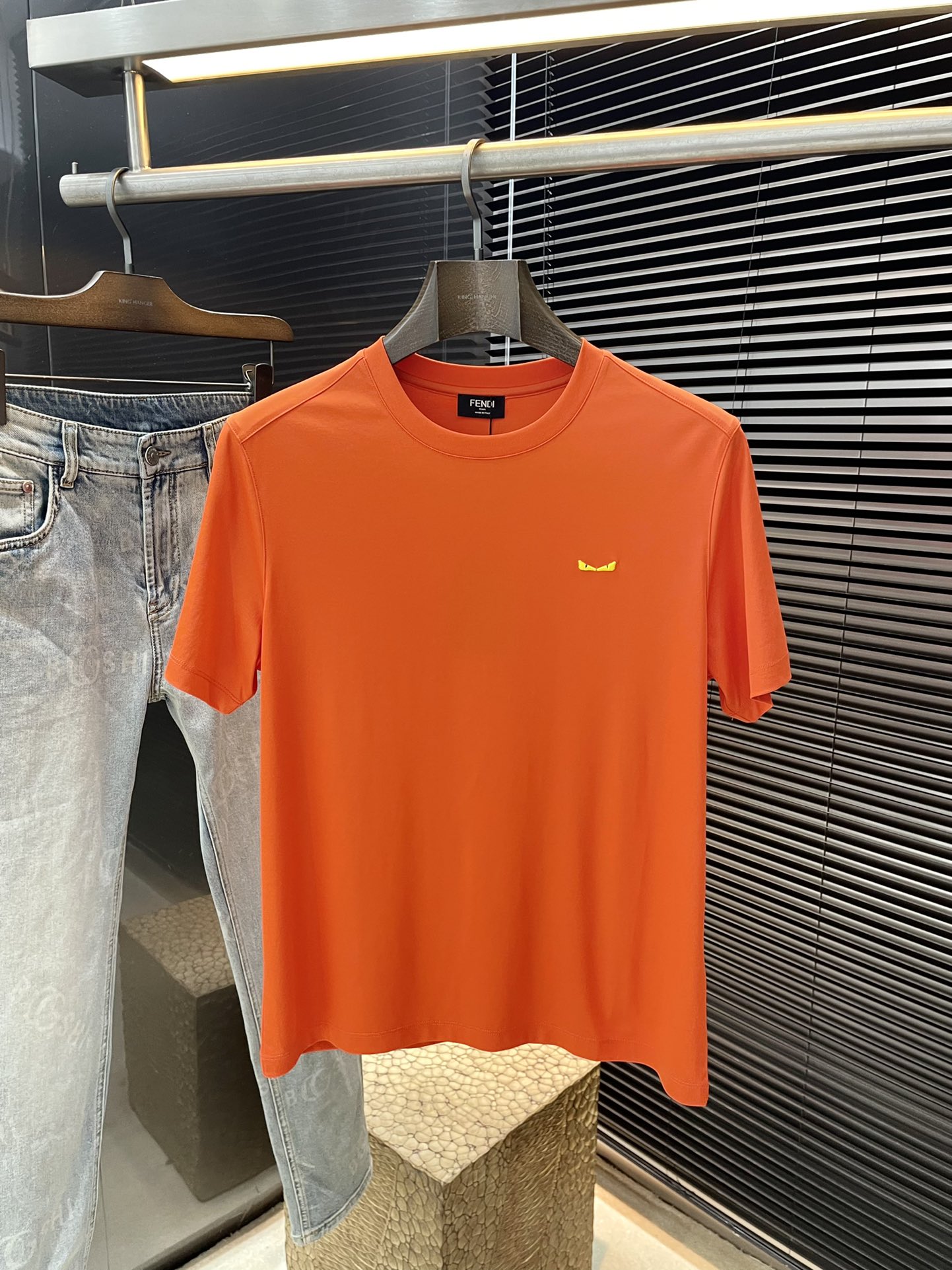 NO:469650,P FENDI- (Fendi) series VIP high-end customization, new short-sleeved, versatile style, anyone can easily control the fabric, fully customized craftsmanship, high-quality mercerized cotton fabric, the fabric feels soft, the upper body is comfortable and soft. The simple style is very classy, ​​simple and unique, the style is very exquisite, the style is very exquisite, and it shows the aura, and it will highlight the exquisiteness of business men!  Size M-3XL, fendi, fendi, T-shirt, alexander wang19860909P  FENDI-（芬迪）系列 VIP高级定制 新款短袖 百搭款式 任何人都可以轻松驾驭 面料全订制工艺 高定一等品丝光棉面料 面料手感柔软,上身舒适柔软 简约的款式非常显档次,简约个性时尚,版型剪裁非常精致,显气场,又会凸显商务男士的精致！尺码 M-3XL,,fendi,fendi,T-shirt,alexander wang,Men's clothing