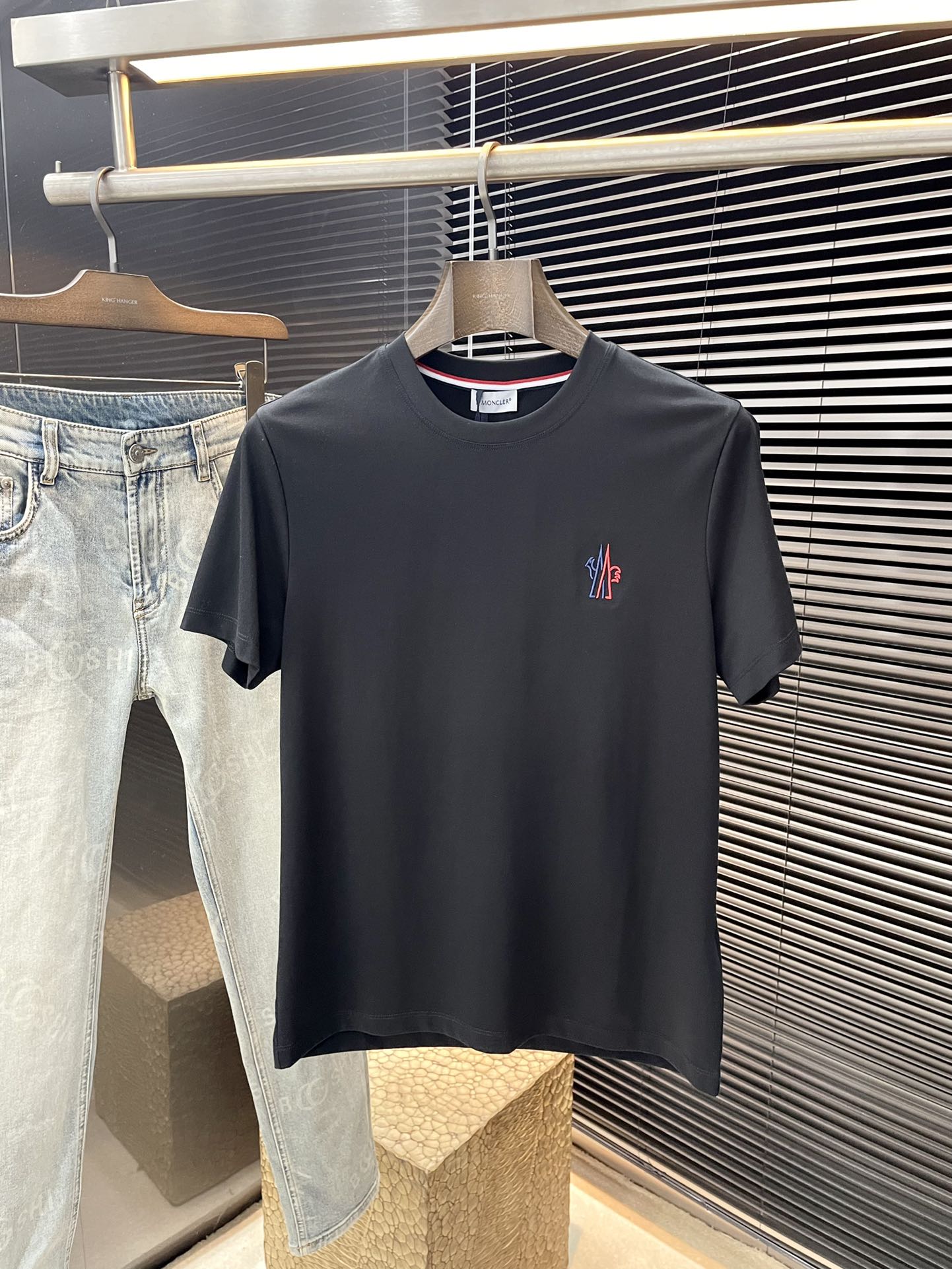  ♠️ Moncher-（蒙口）系列 VIP高级定制 2025新款短袖  百搭款式 任何人都可以轻松驾驭