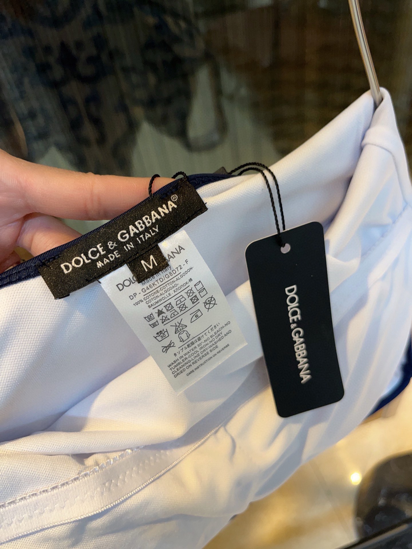  🆕

范思哲新款高弹力健身瑜伽服运动套装~塑腰小背心（带胸垫）+修身提臀显瘦打底裤脚         