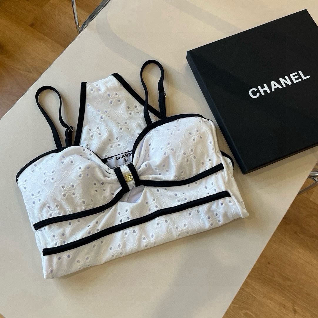  🆕
Chanel 香奈儿连体泳衣 😍🥰适合多种场景的游泳衣🏊‍♀️海边 游泳池 温泉 水上乐园 漂流都